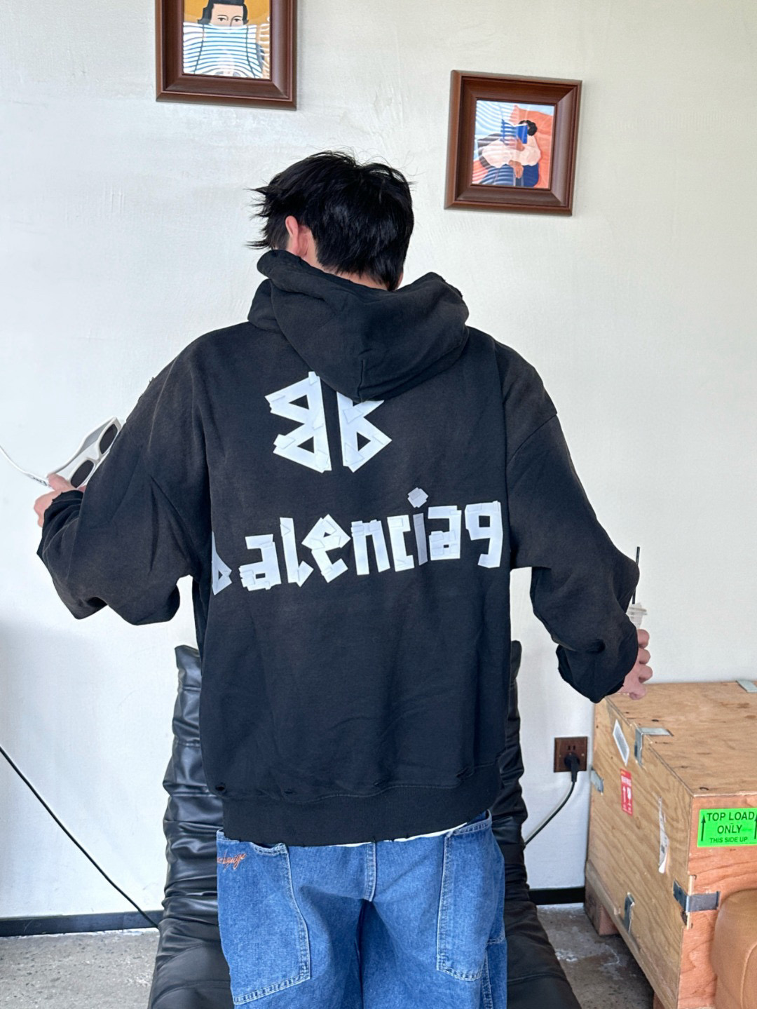 Balenciaga 발렌시아가 25FW 입체 고무 나염 워싱 디스트로이드 후드 티셔츠 2