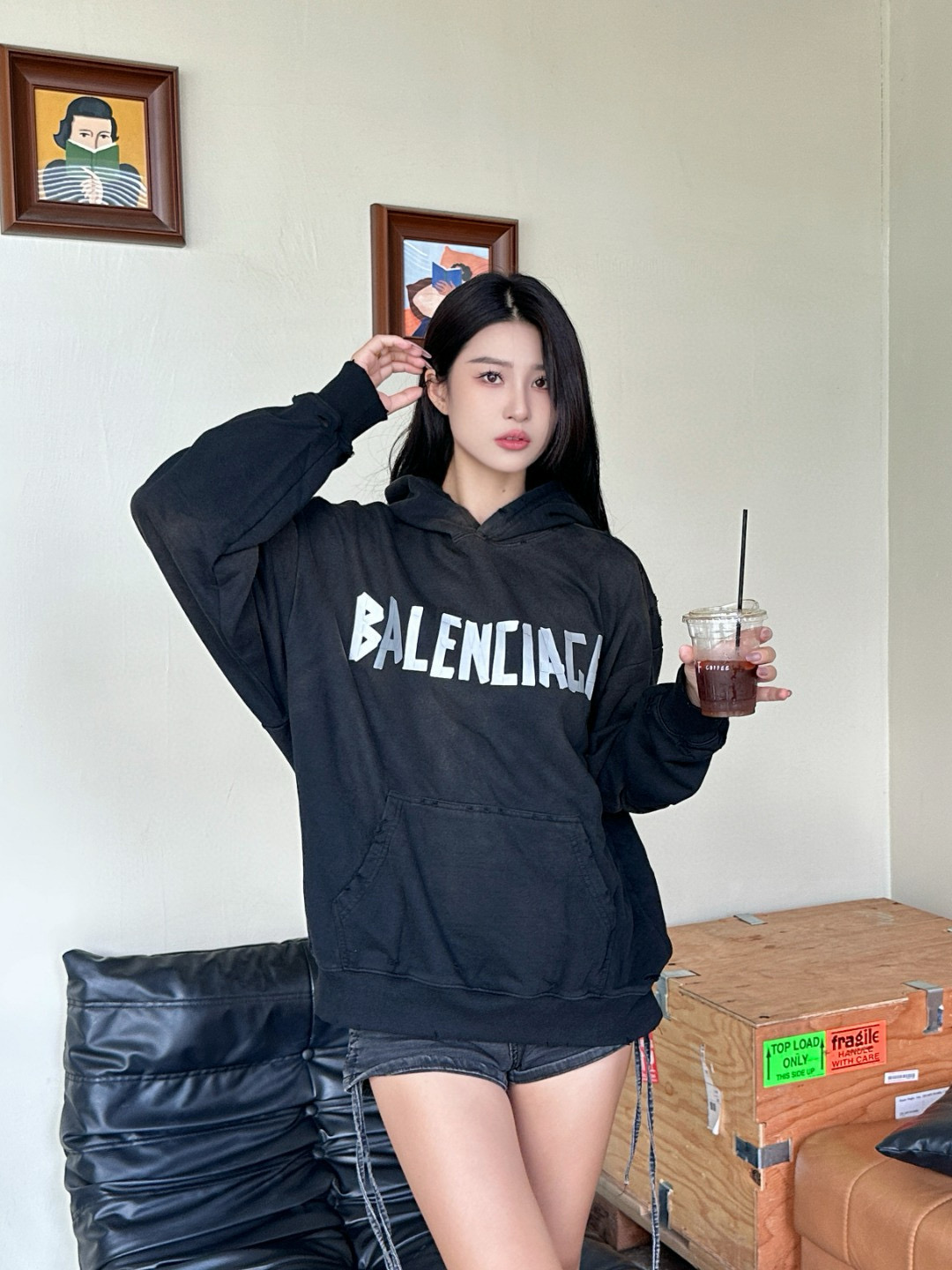 Balenciaga 발렌시아가 25FW 입체 고무 나염 워싱 디스트로이드 후드 티셔츠 3