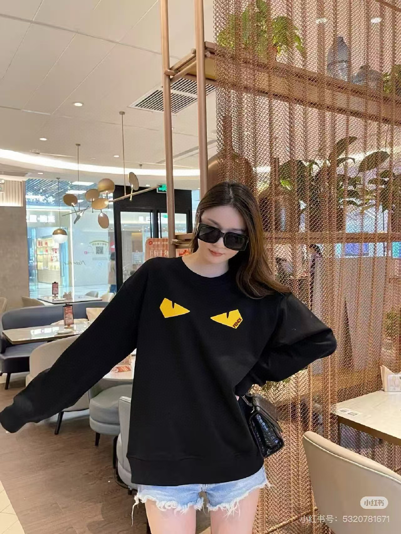 Fendi 펜디 악마의눈 몬스터 라운드넥 맨투맨 2