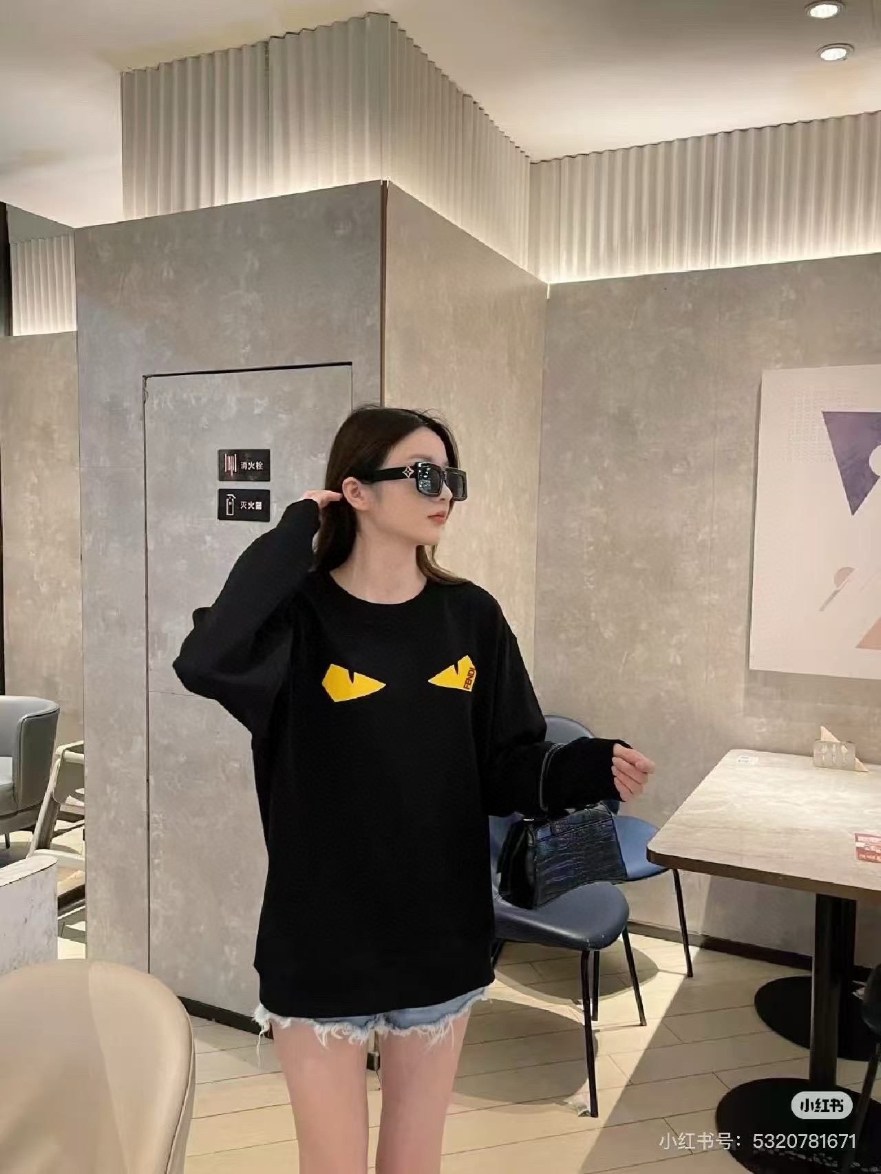 Fendi 펜디 악마의눈 몬스터 라운드넥 맨투맨 5