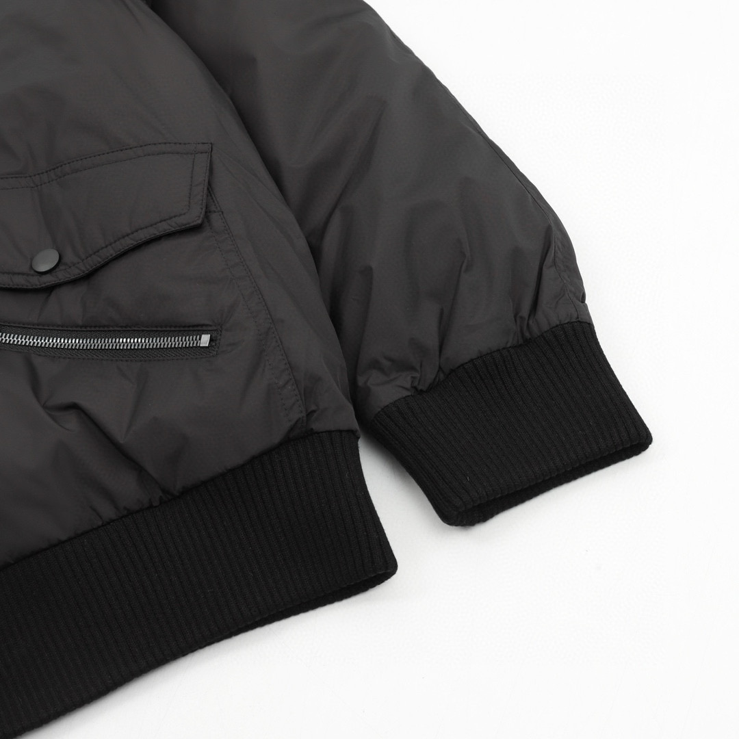 Prada 프라다 하단 플랩 포켓 경량 패딩 점퍼 15