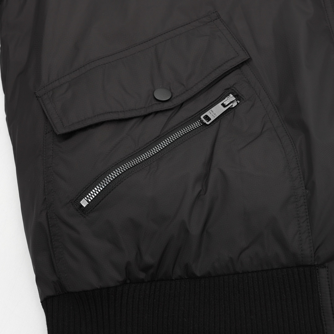 Prada 프라다 하단 플랩 포켓 경량 패딩 점퍼 16