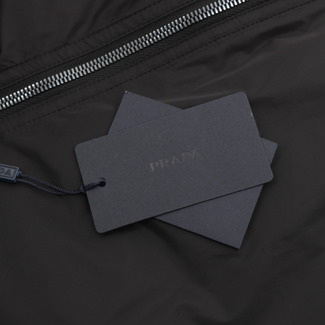 Prada 프라다 하단 플랩 포켓 경량 패딩 점퍼 18