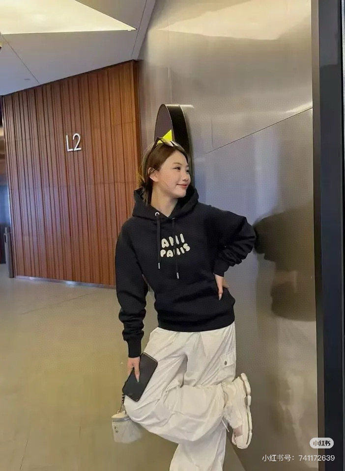 Ami 아미 25SS 자수 로고 후드 티셔츠 2