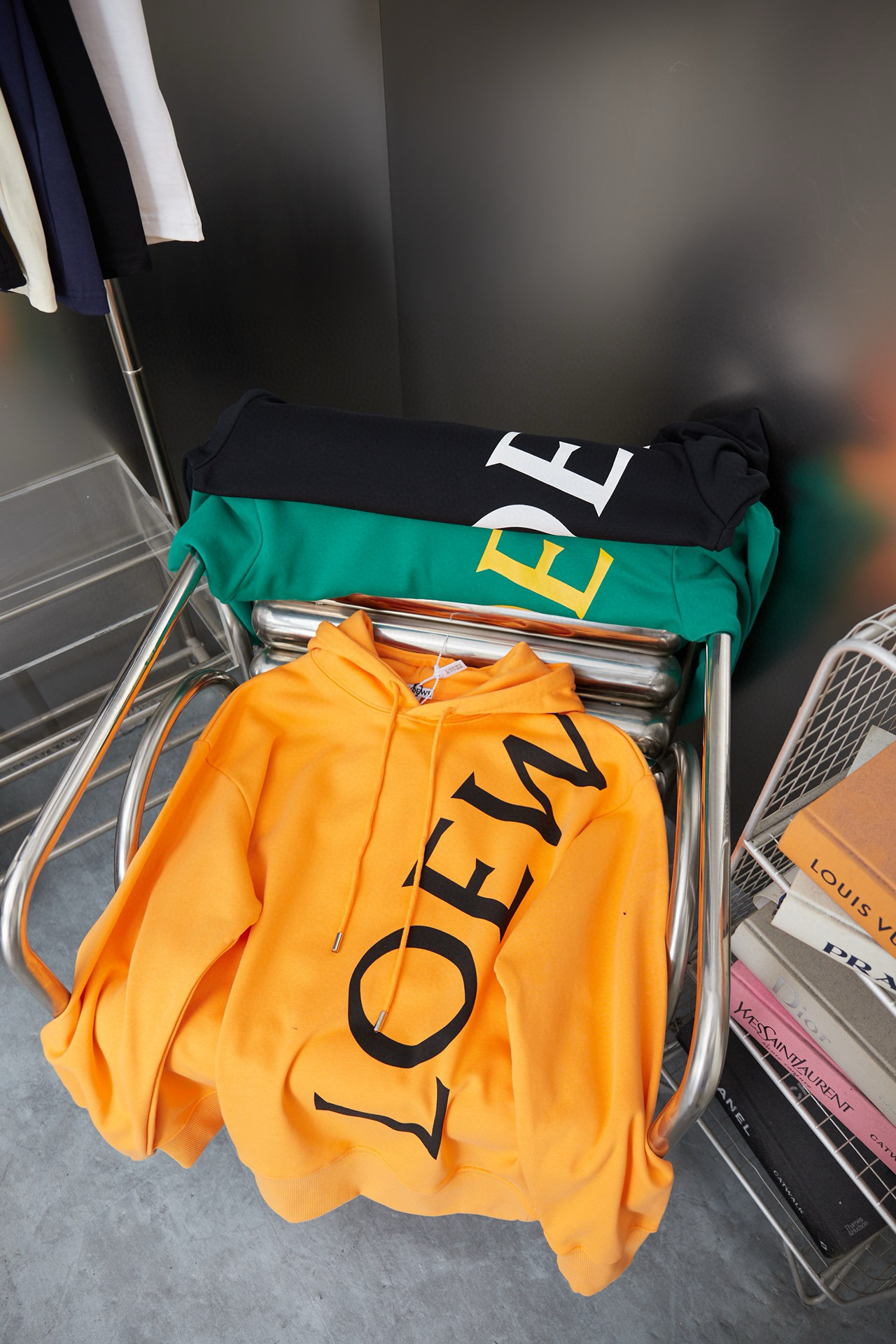 Loewe 로에베 로고 크로스 레터링 후드 티셔츠 9