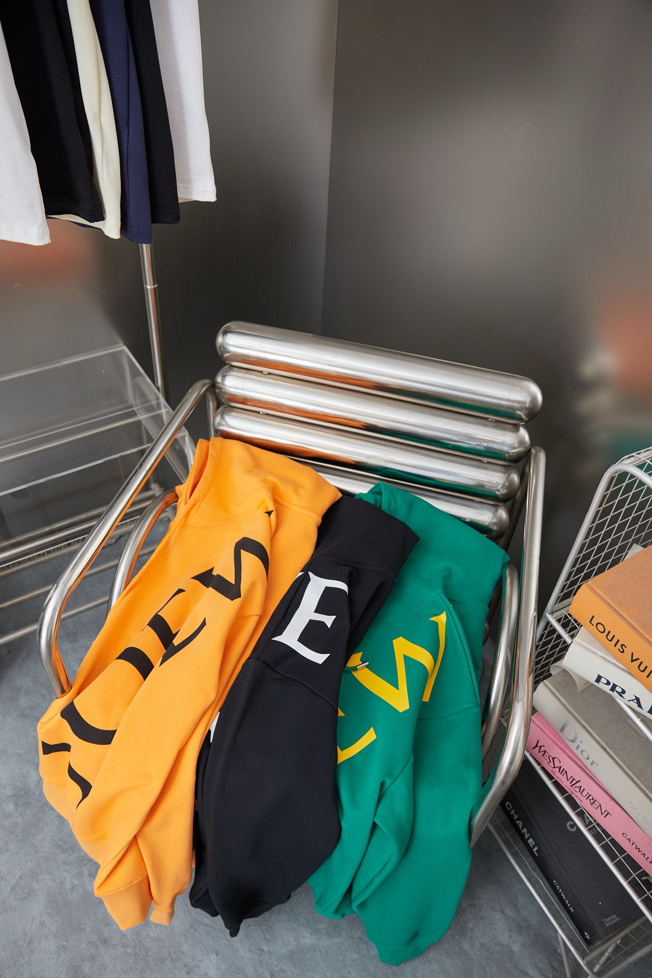 Loewe 로에베 로고 크로스 레터링 후드 티셔츠 10