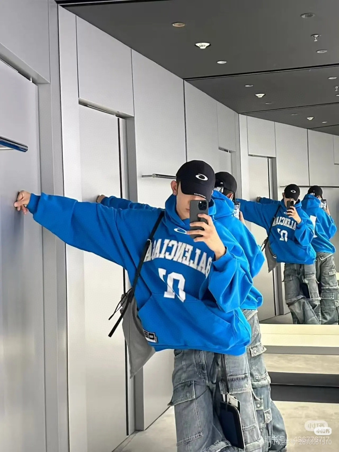 Balenciaga 발렌시아가 01 자수 후드 티셔츠 2