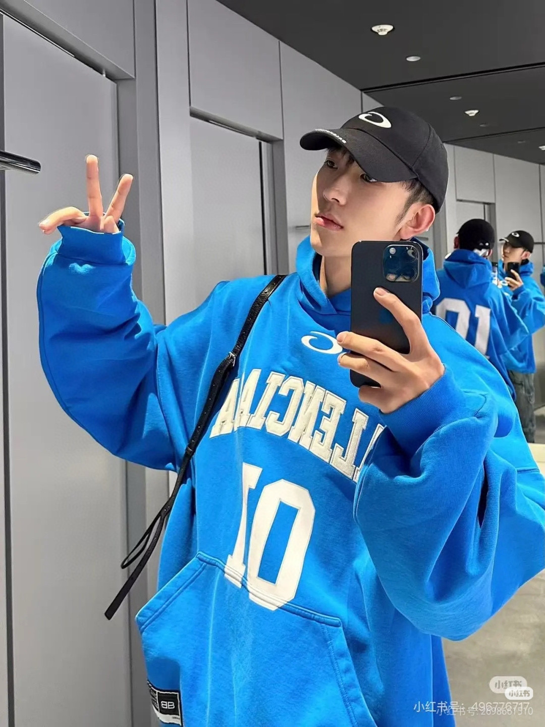 Balenciaga 발렌시아가 01 자수 후드 티셔츠 3