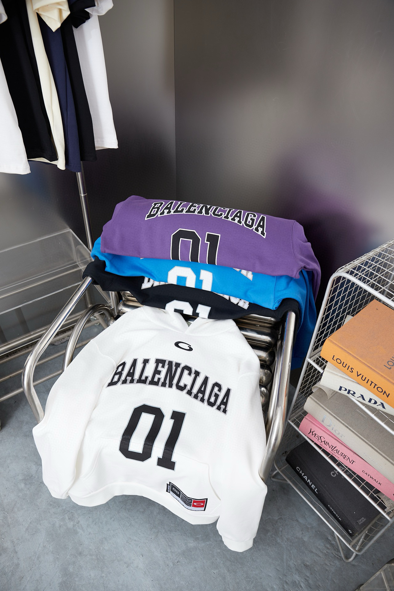 Balenciaga 발렌시아가 01 자수 후드 티셔츠 8