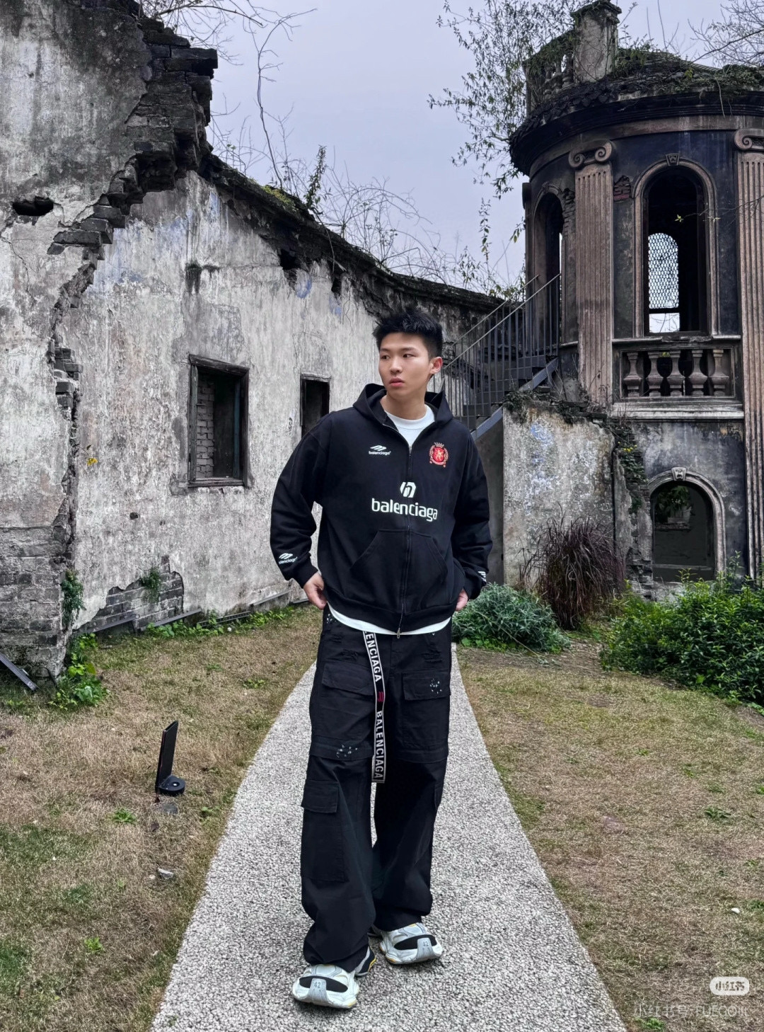 Balenciaga 발렌시아가 엠블럼 로고 집업 후드티 4