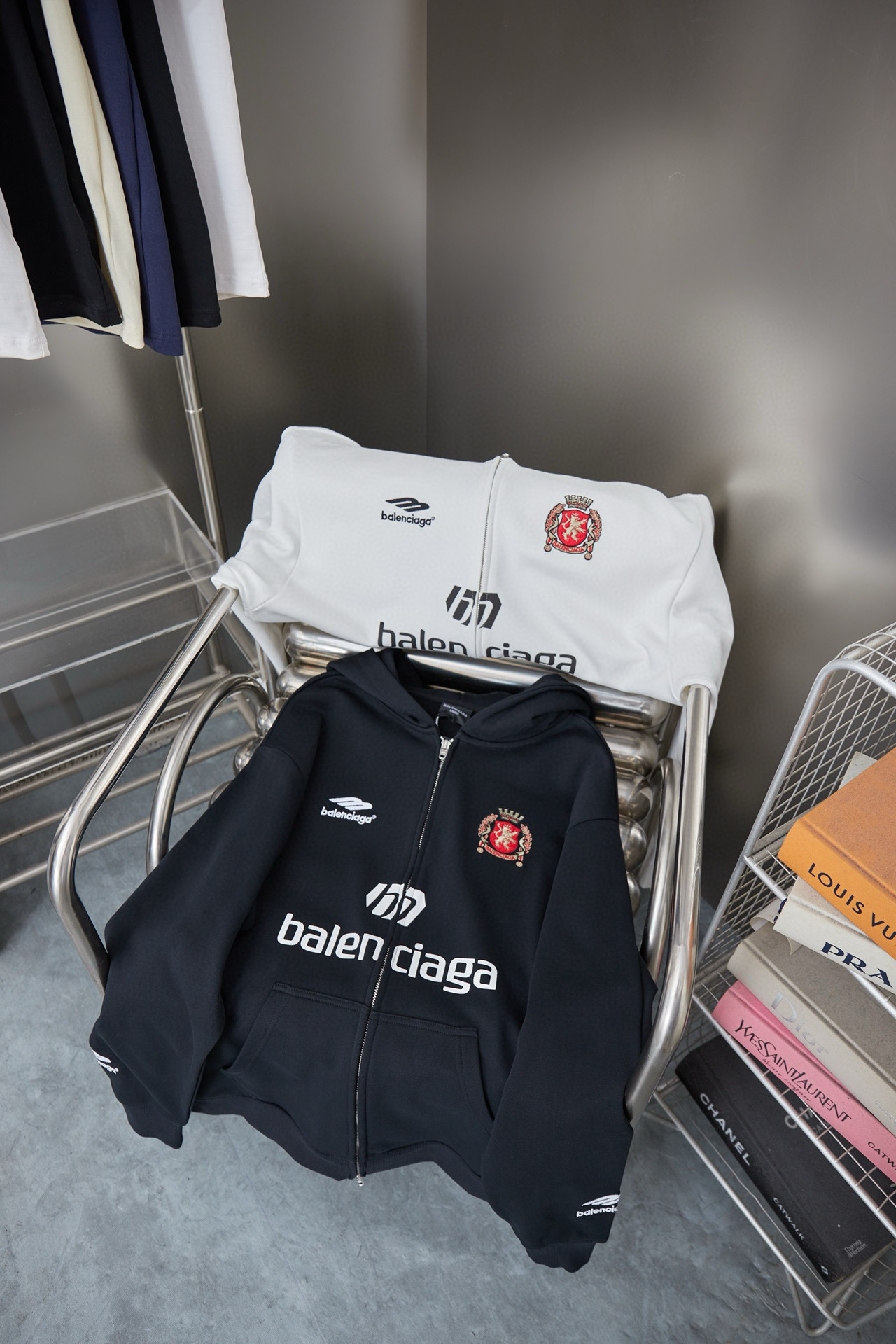 Balenciaga 발렌시아가 엠블럼 로고 집업 후드티 18