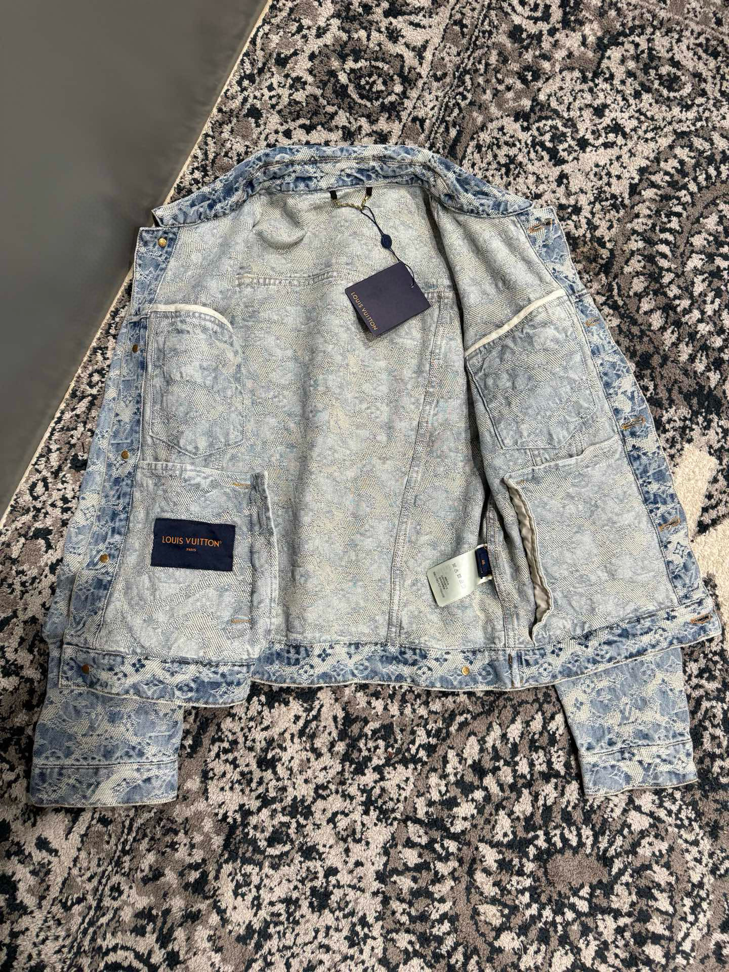 Louis Vuitton 루이비통 루이 비통 포기 모노그램 데님 트러커 재킷 16