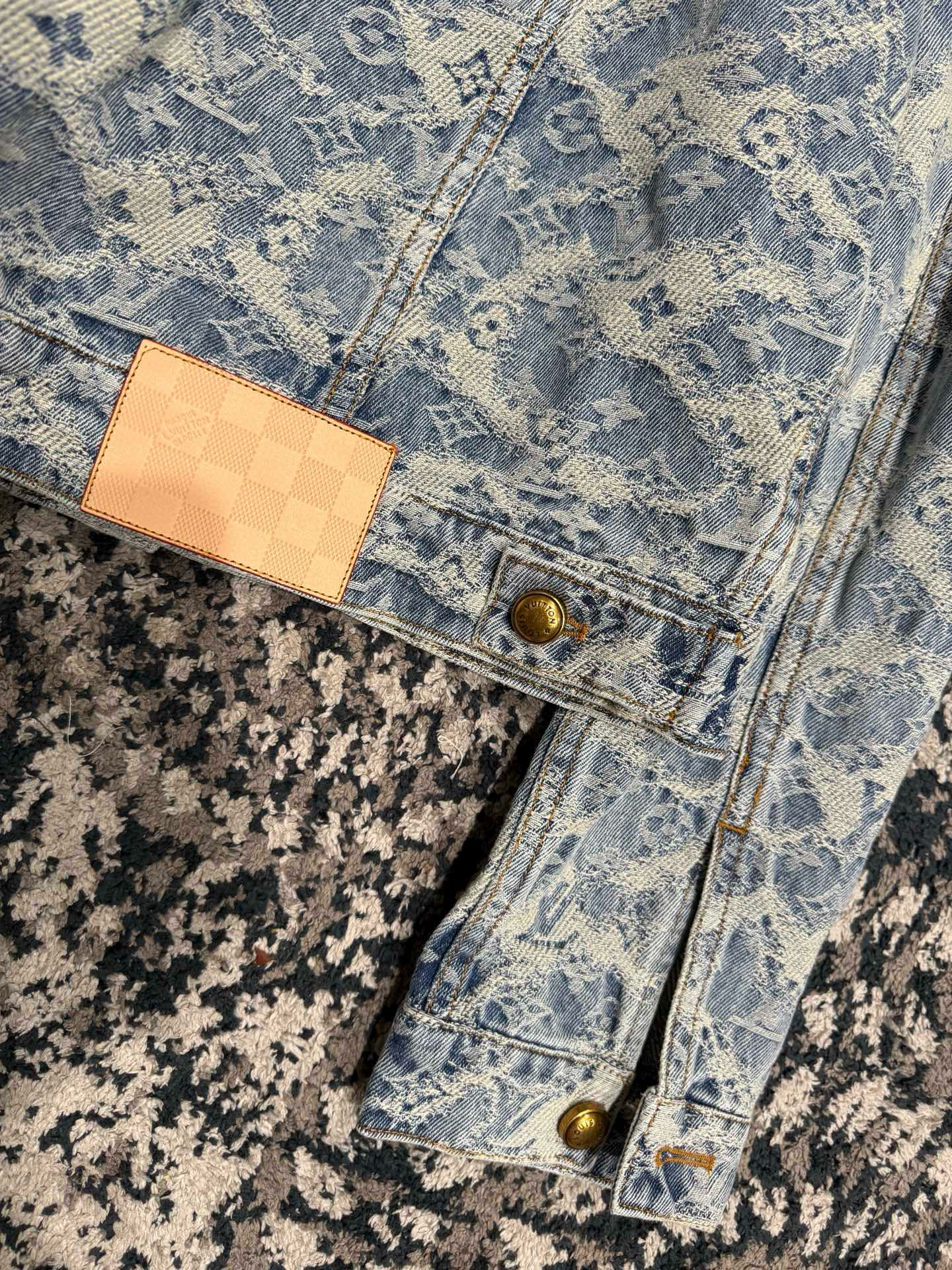 Louis Vuitton 루이비통 루이 비통 포기 모노그램 데님 트러커 재킷 19