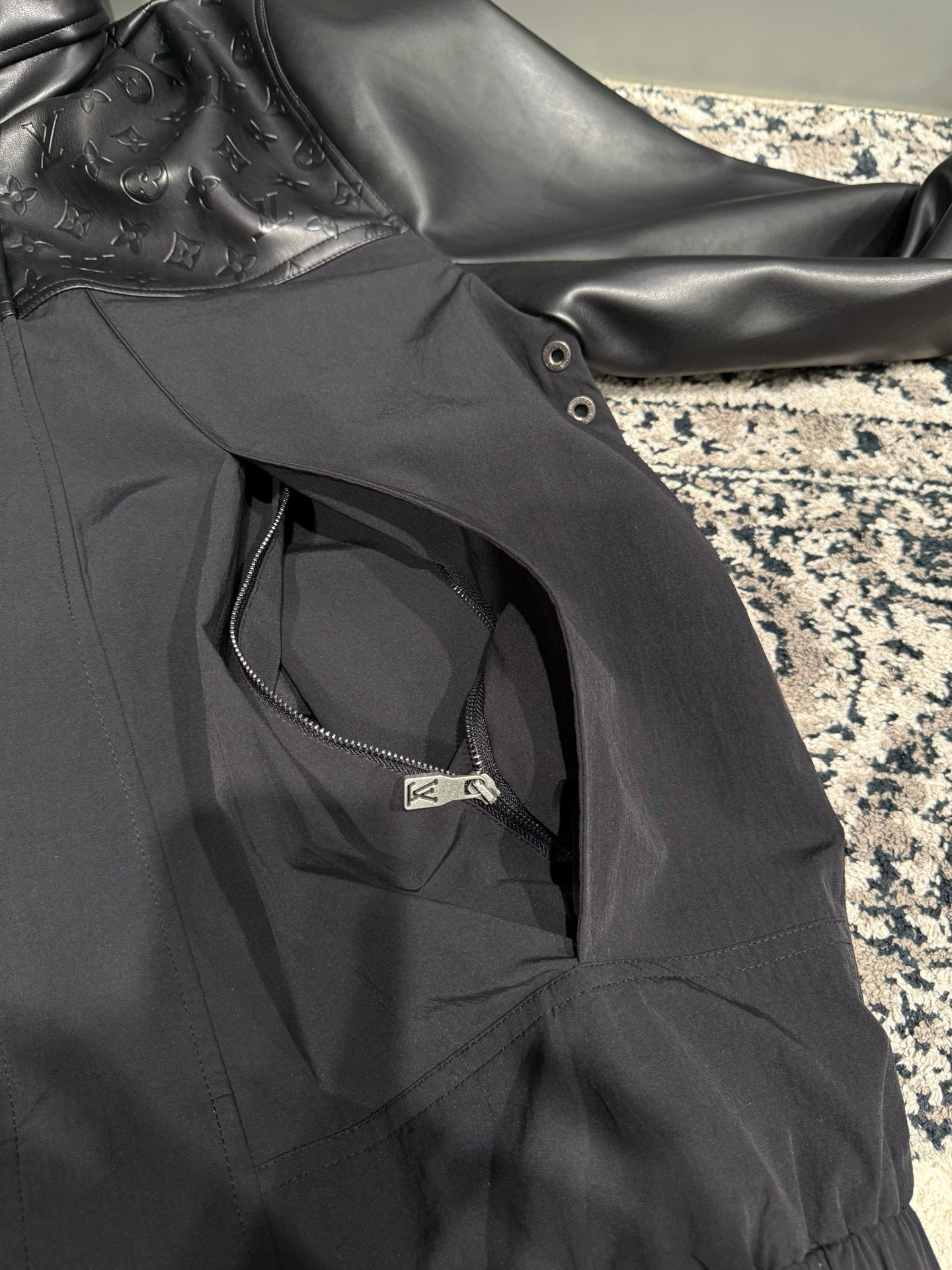 Louis Vuitton 루이비통 루이 비통 모노그램 혼합 가죽 방풍 재킷 12