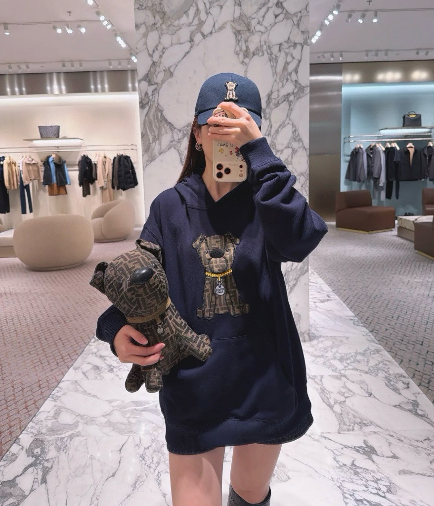 Fendi 펜디 FF 강아지 자수 네이비 후드 티셔츠 3