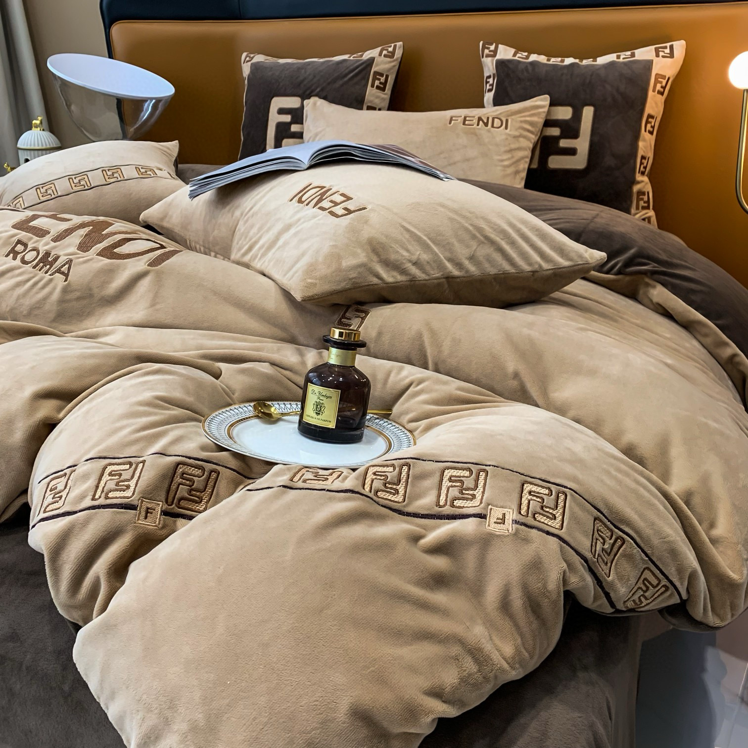 Fendi 펜디 로마 자수 극세사 침구 세트 3