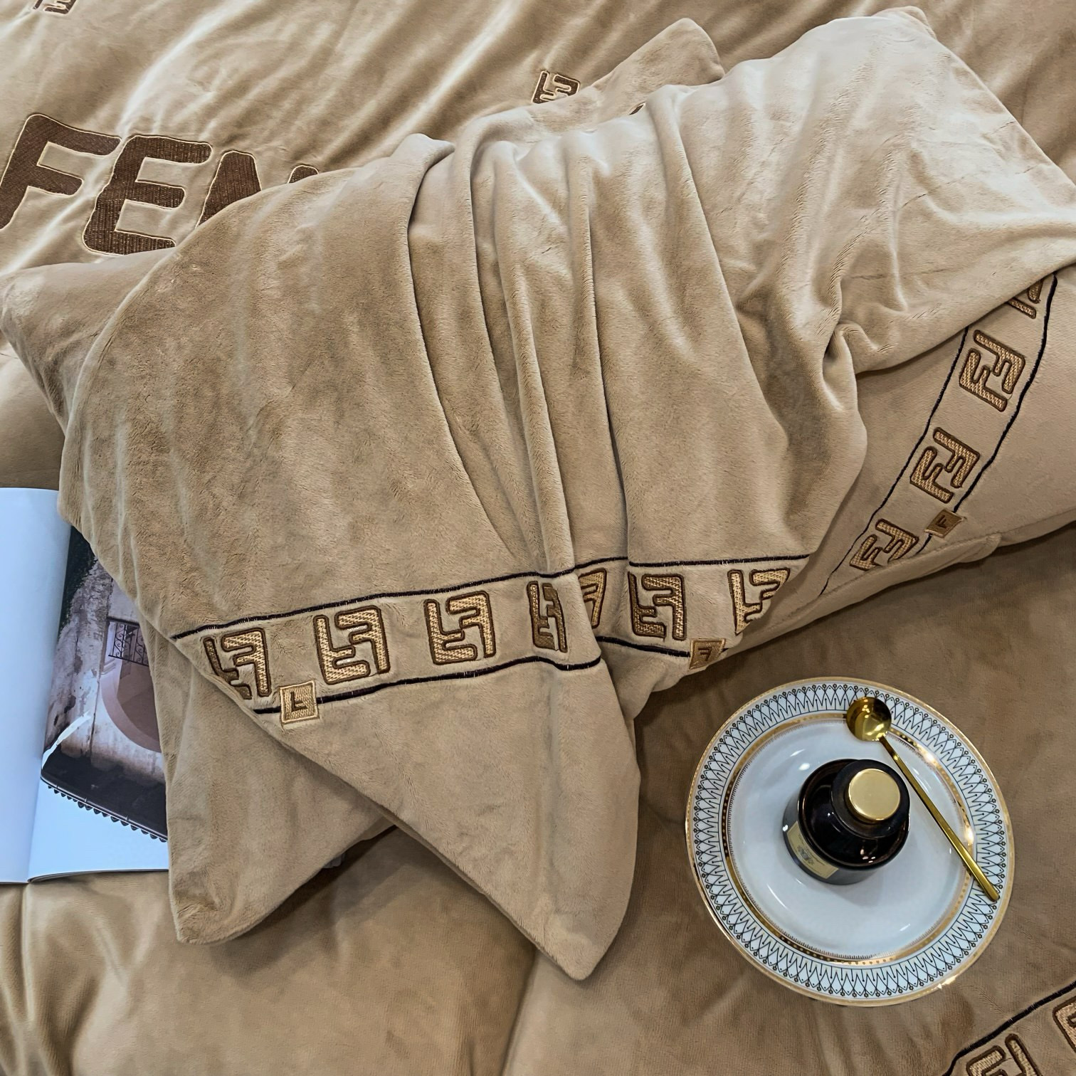 Fendi 펜디 로마 자수 극세사 침구 세트 9