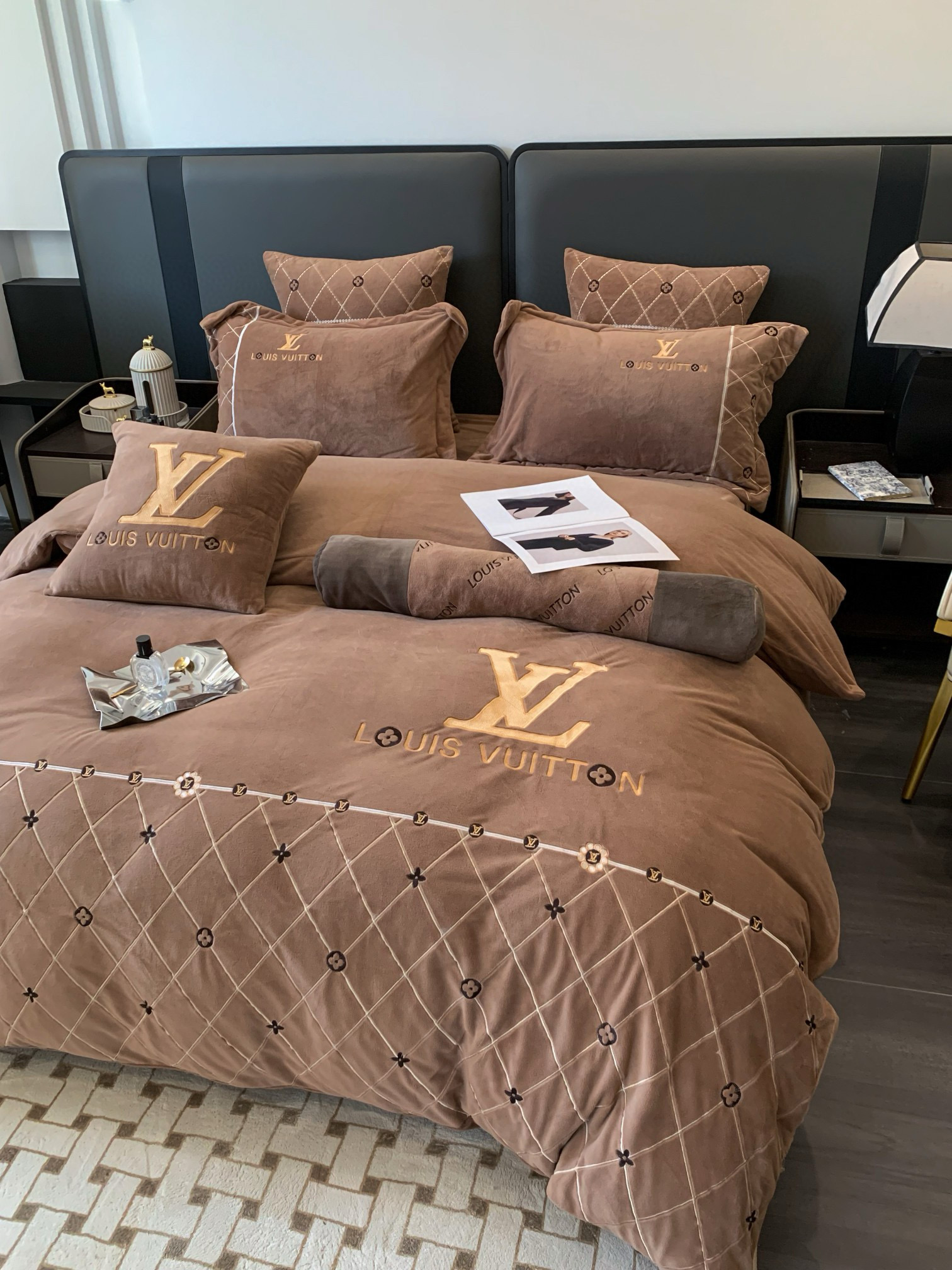 Louis Vuitton 루이비통 루이 비통 고급 중량 극세사 자수 침구세트 3