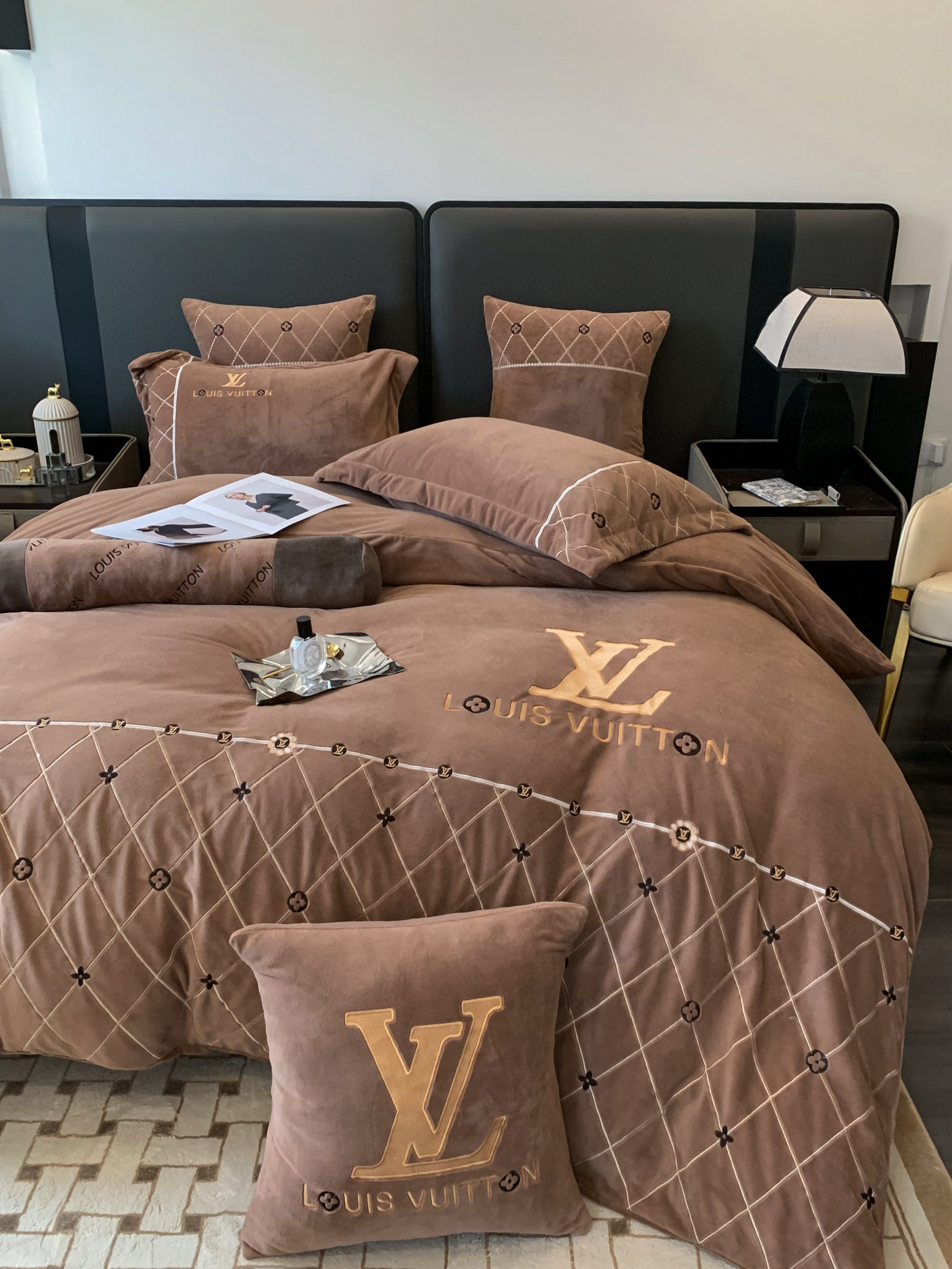 Louis Vuitton 루이비통 루이 비통 고급 중량 극세사 자수 침구세트 5