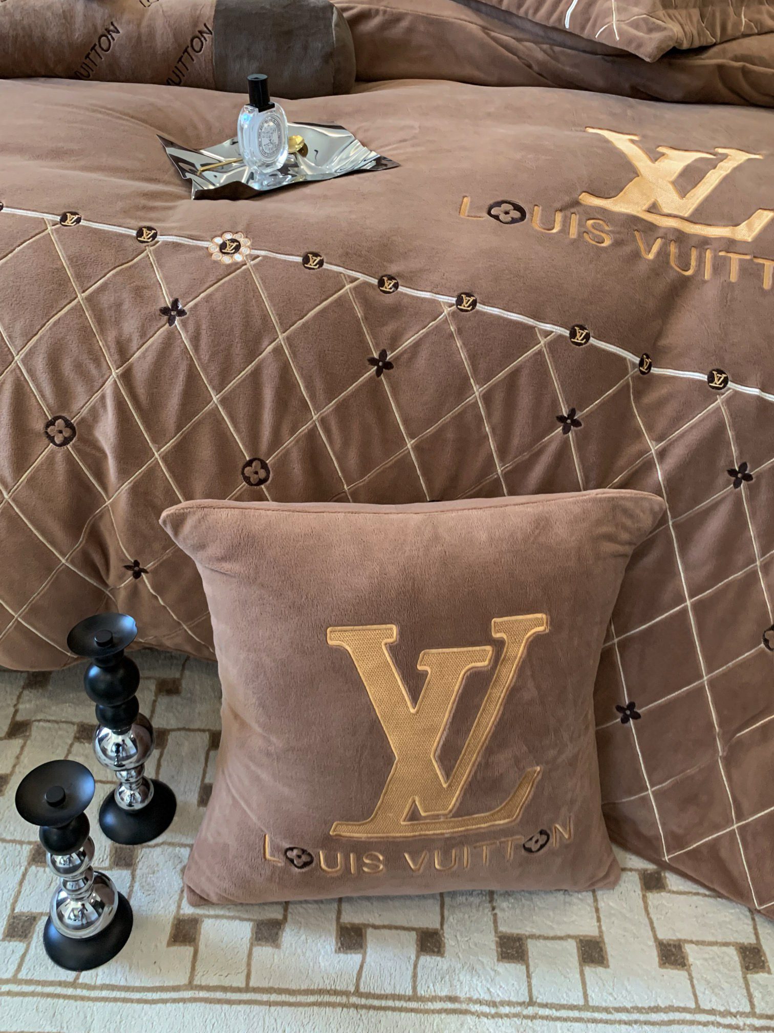 Louis Vuitton 루이비통 루이 비통 고급 중량 극세사 자수 침구세트 6