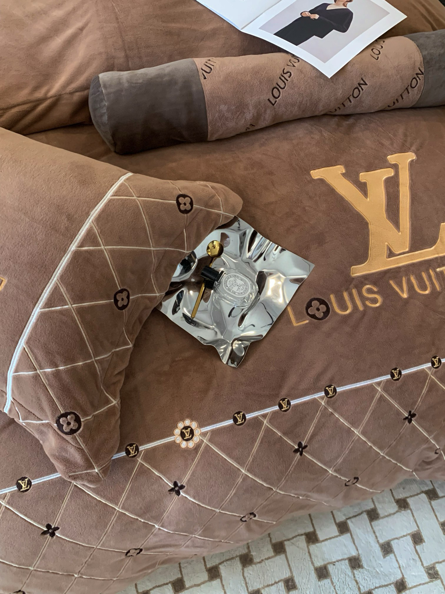 Louis Vuitton 루이비통 루이 비통 고급 중량 극세사 자수 침구세트 8