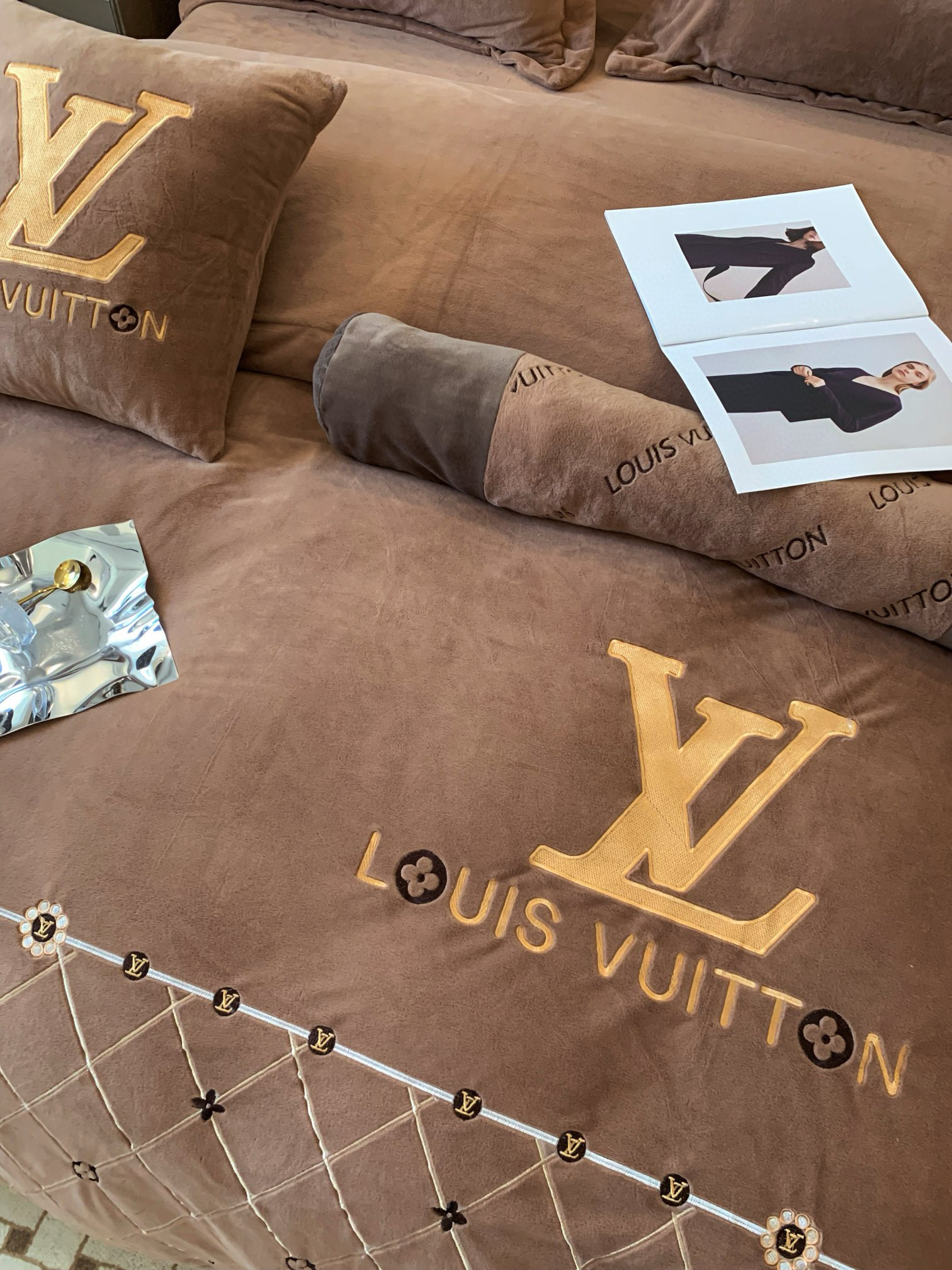 Louis Vuitton 루이비통 루이 비통 고급 중량 극세사 자수 침구세트 9