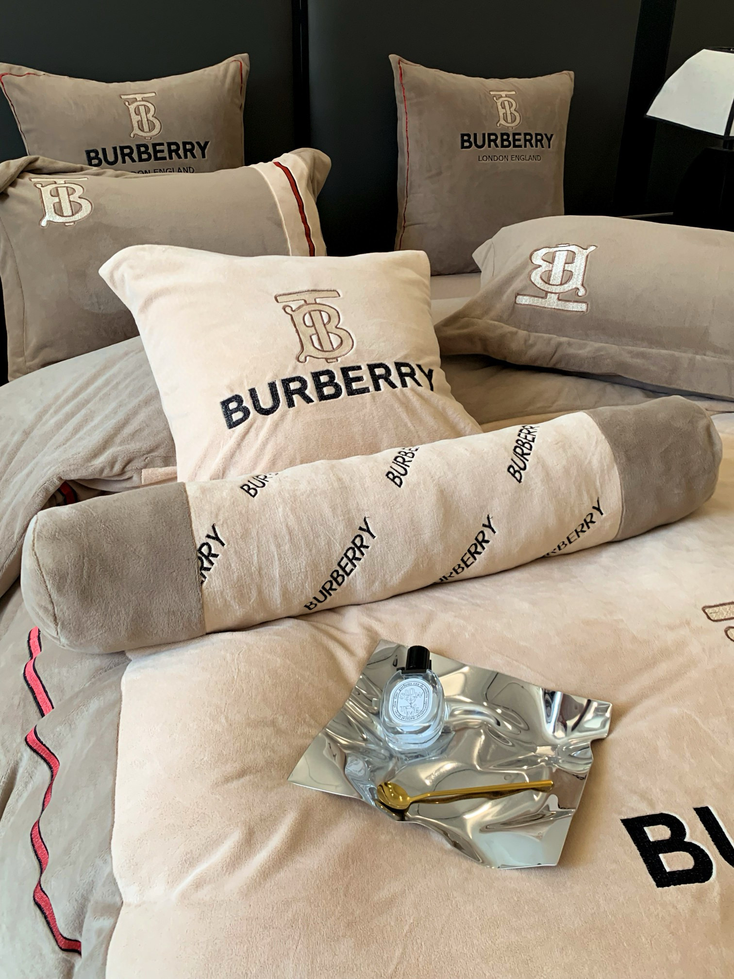 Burberry 버버리 고중량 아기벨벳 자수 침구세트 9