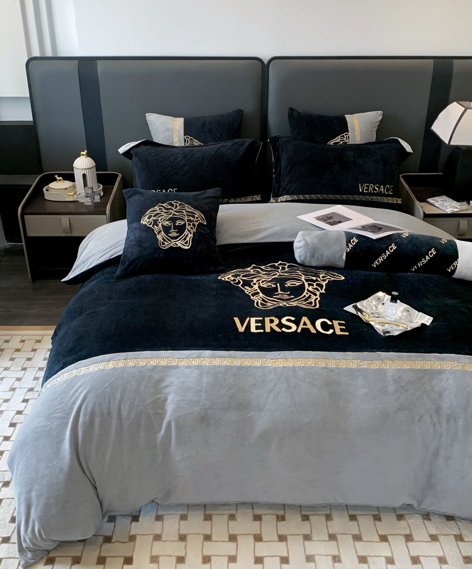 Versace 베르사체 메두사 자수 극세사 침구세트 2