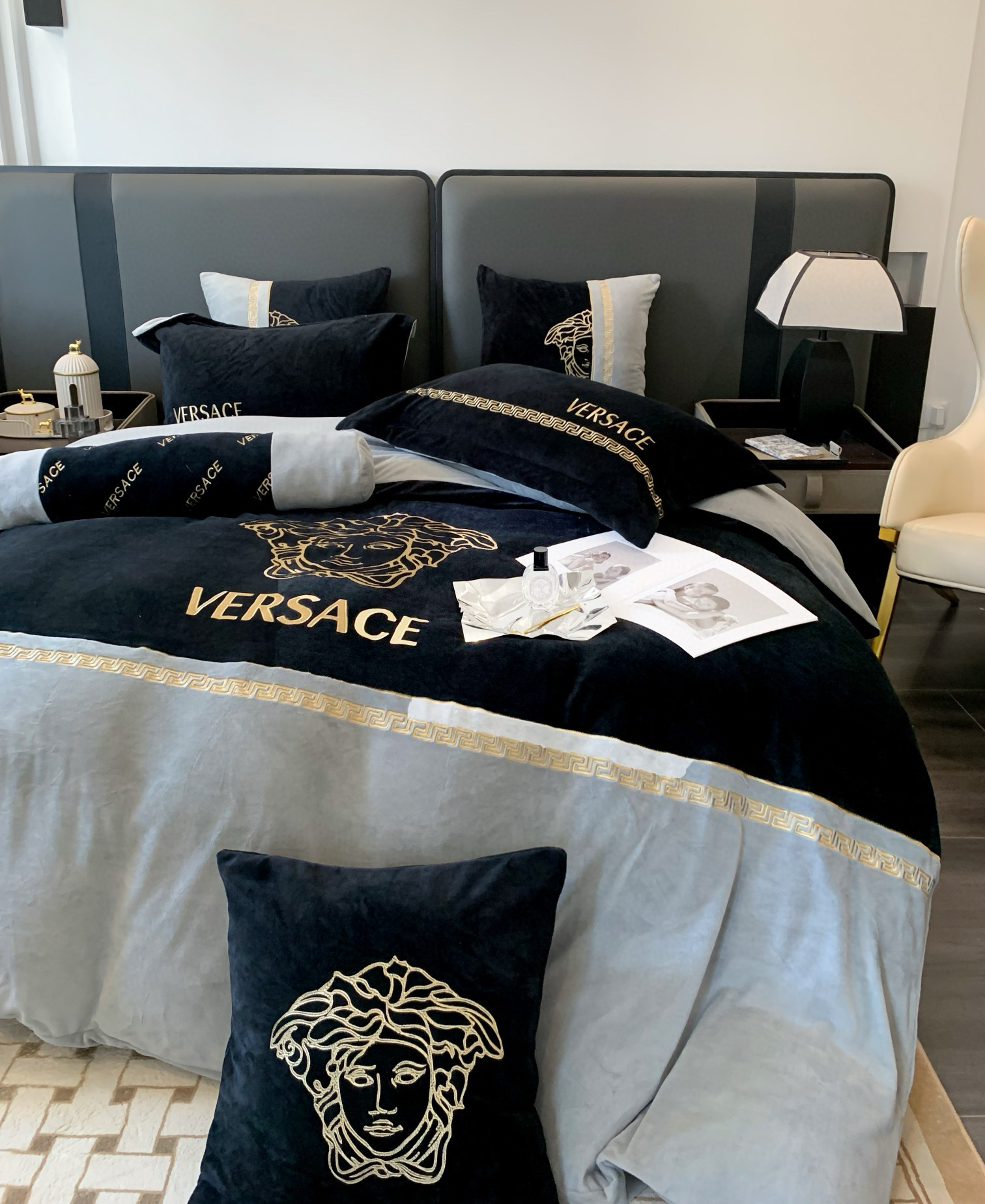 Versace 베르사체 메두사 자수 극세사 침구세트 3