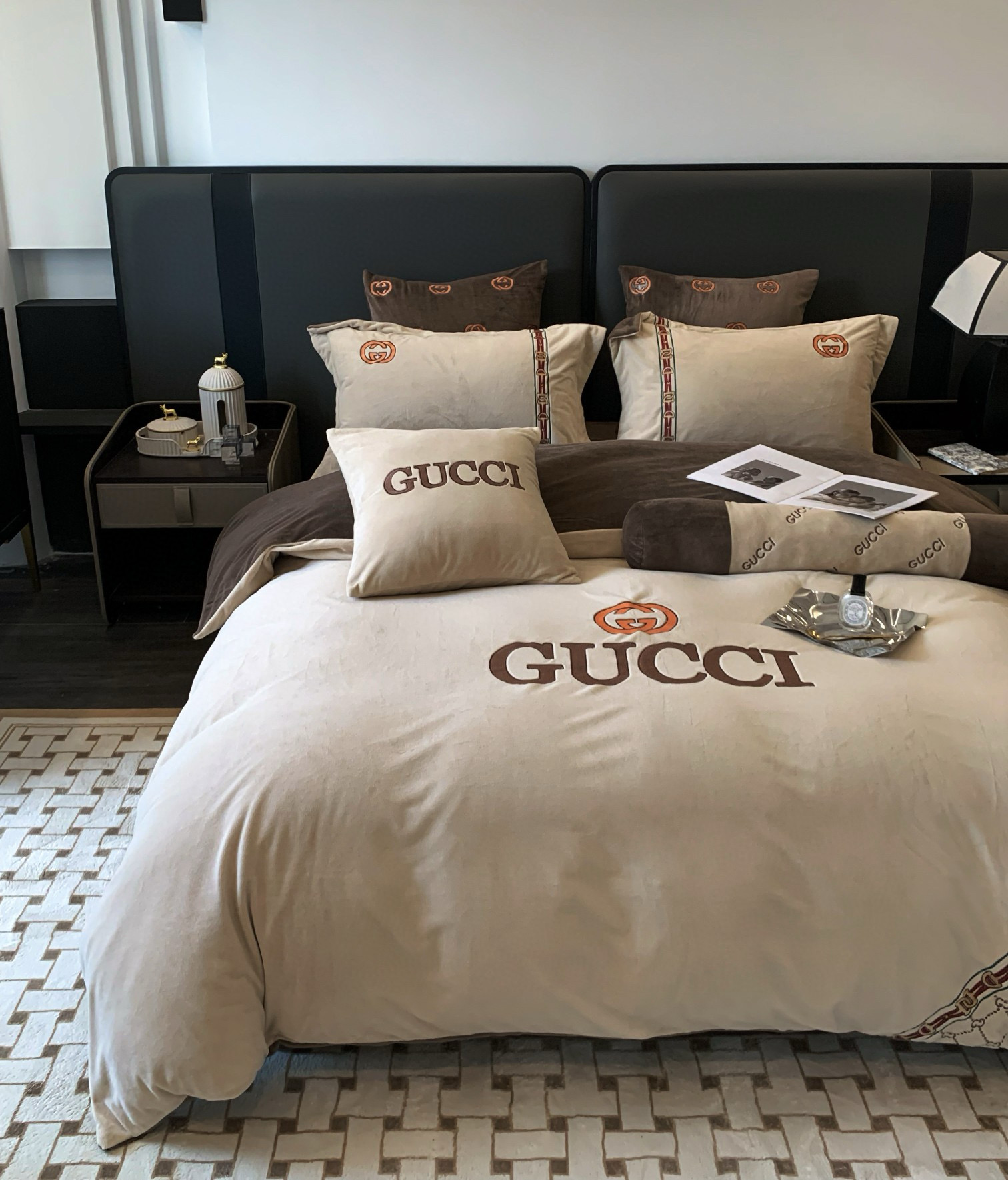 Gucci 구찌 로고 자수 고중량 극세사 침구 세트 2