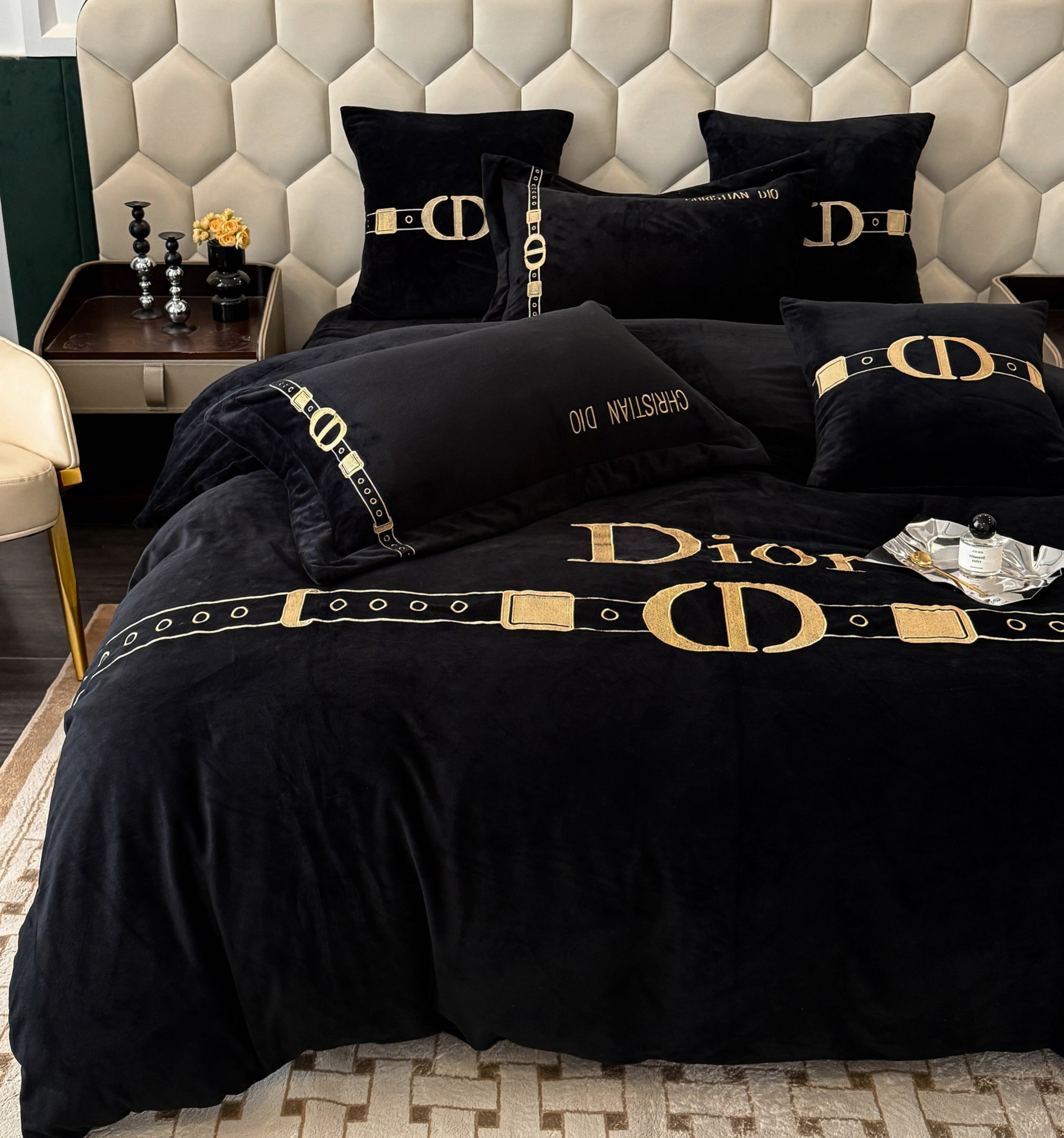 Dior 디올 벨트 자수 블랙 극세사 침구세트 2