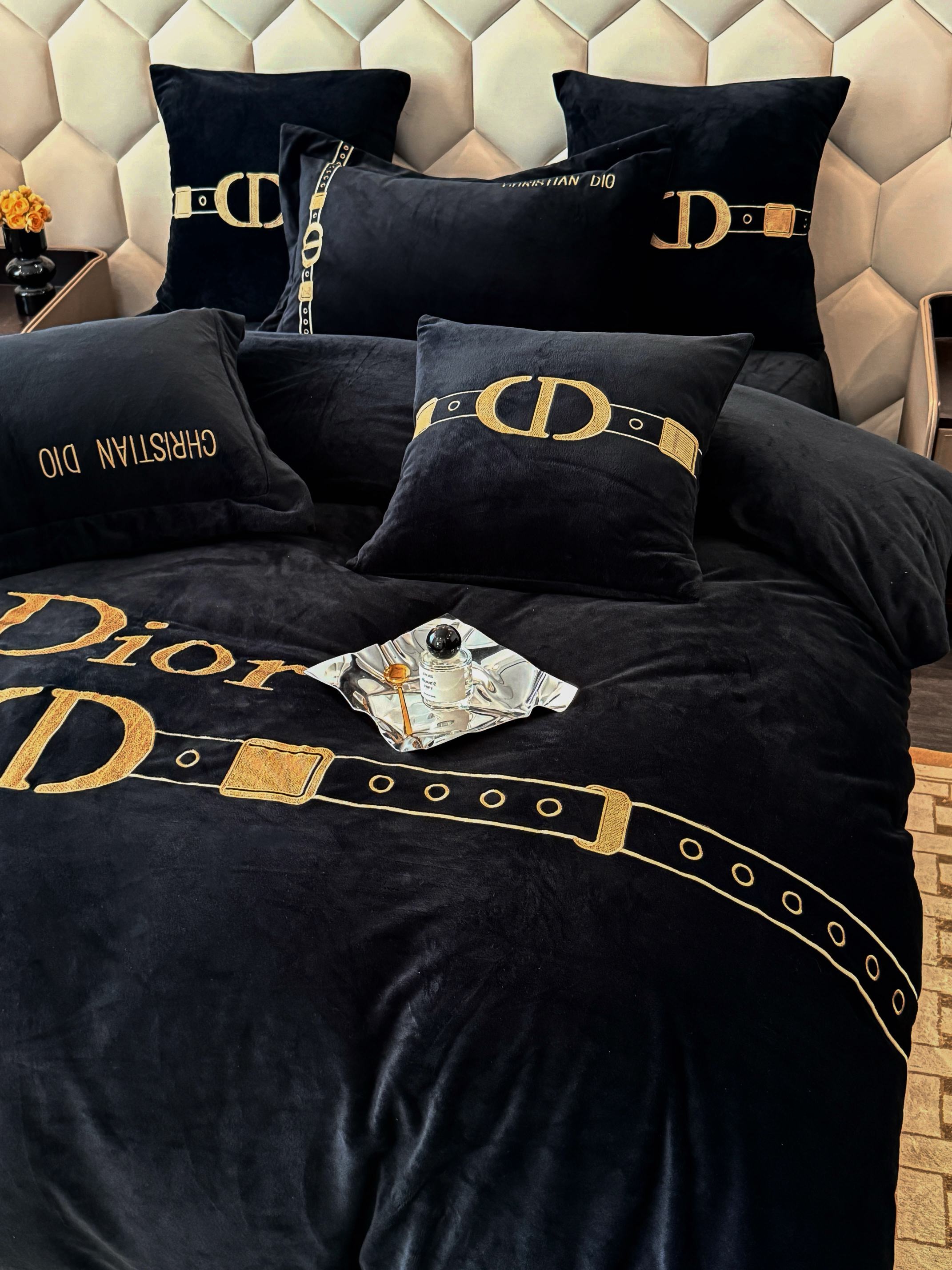 Dior 디올 벨트 자수 블랙 극세사 침구세트 3
