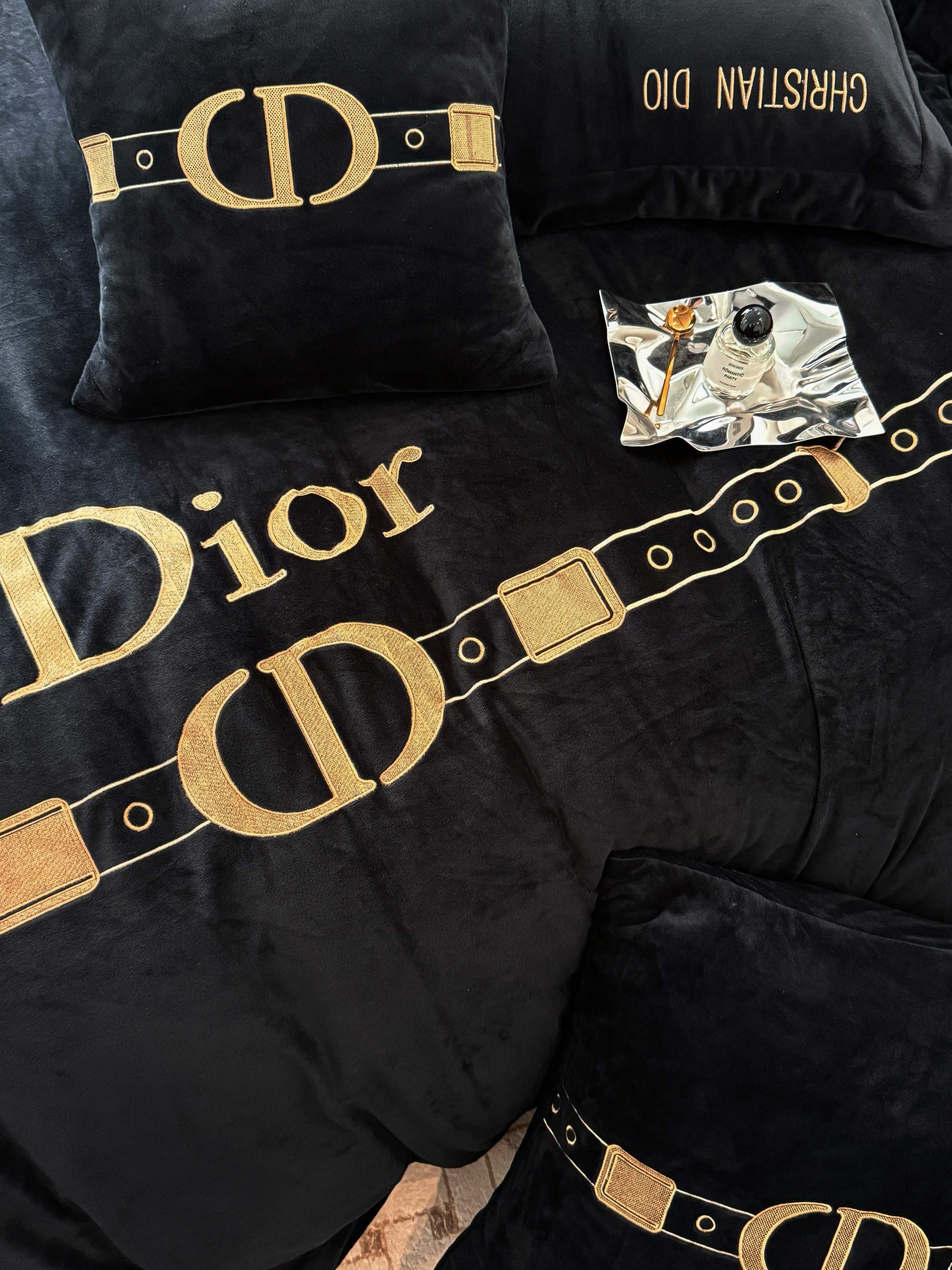 Dior 디올 벨트 자수 블랙 극세사 침구세트 8