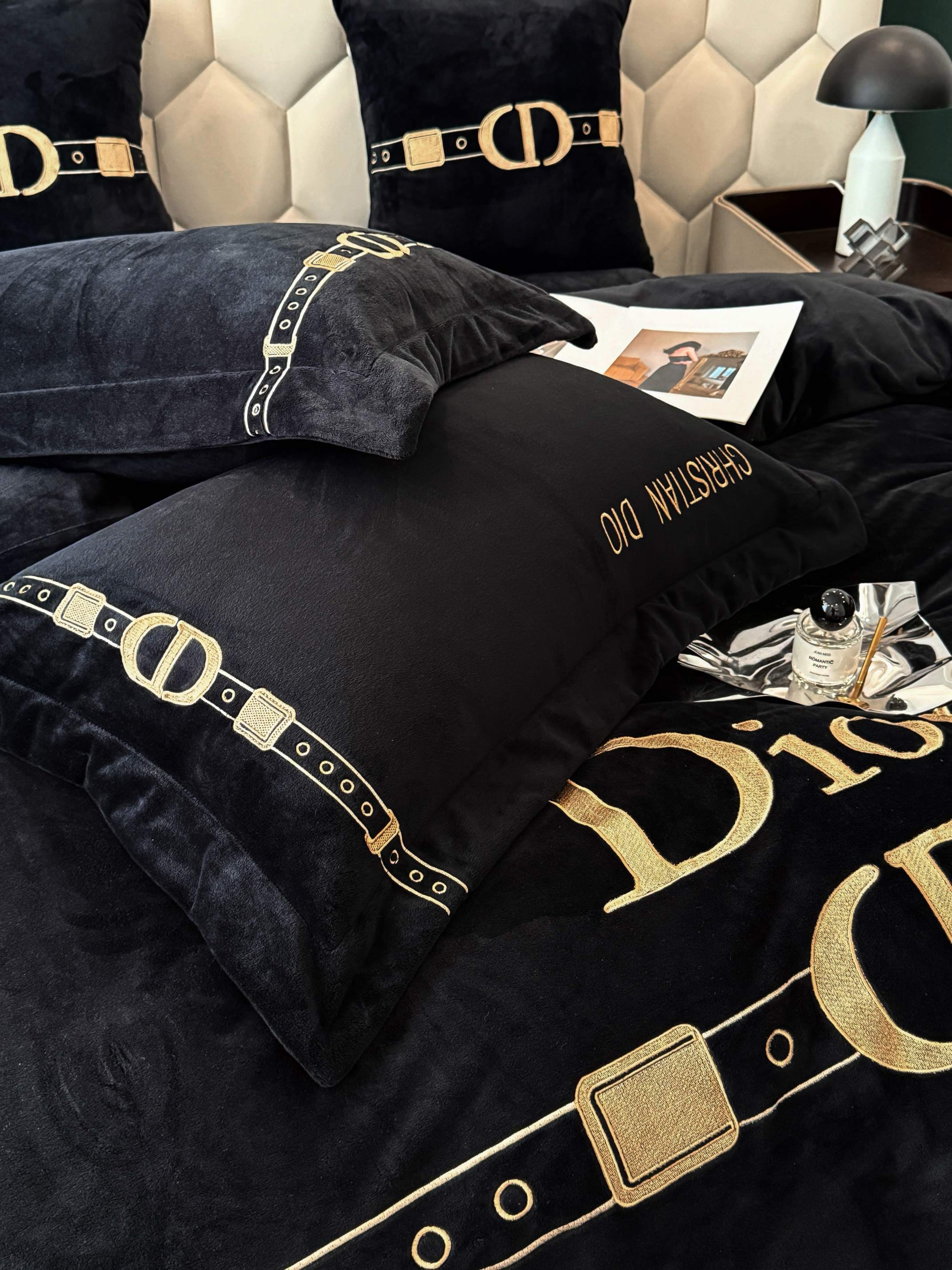 Dior 디올 벨트 자수 블랙 극세사 침구세트 9