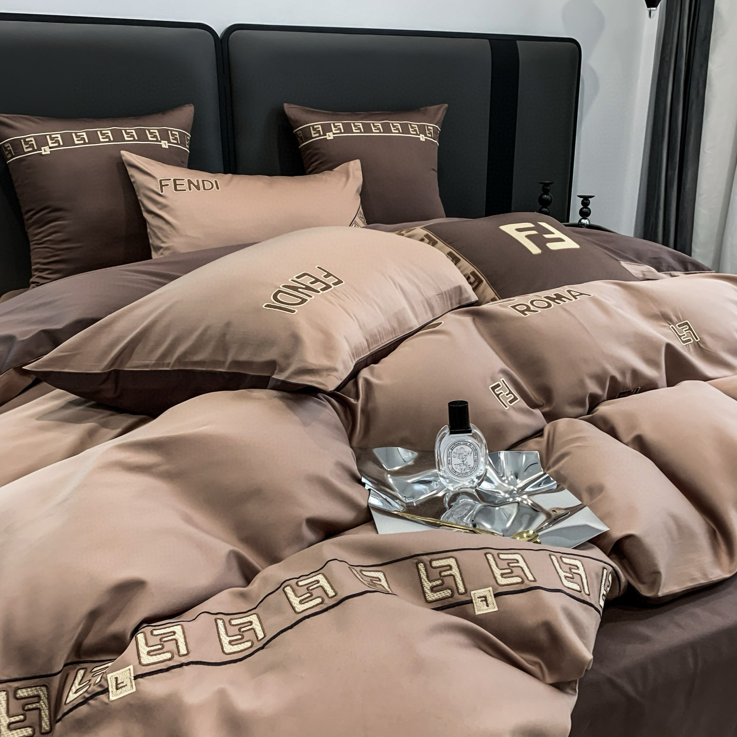 Fendi 펜디 로고 자수 브라운 침구 4종 세트 4