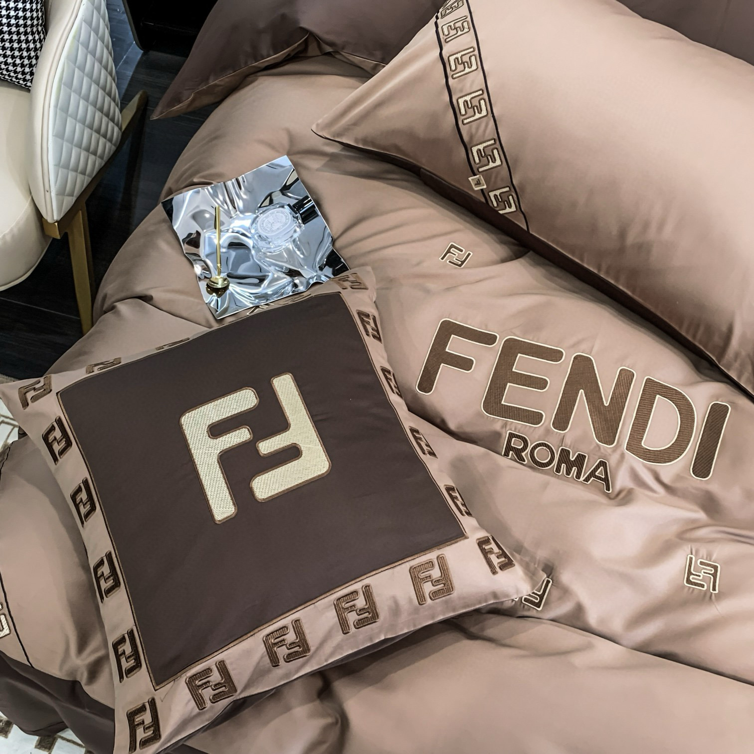 Fendi 펜디 로고 자수 브라운 침구 4종 세트 7