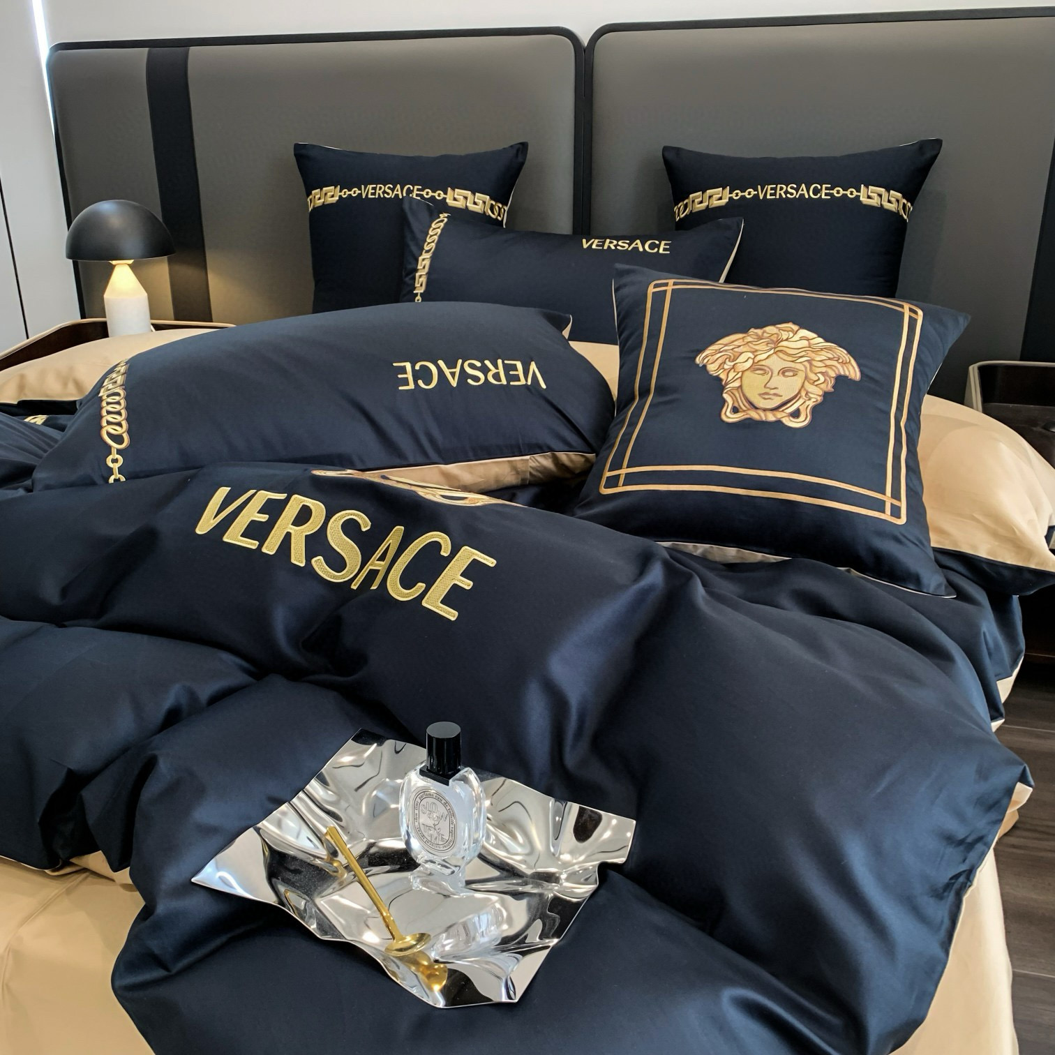 Versace 베르사체 메두사 자수 블랙 침구 4종 세트 5