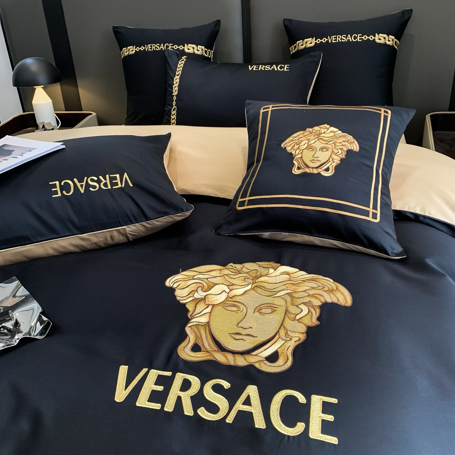 Versace 베르사체 메두사 자수 블랙 침구 4종 세트 6