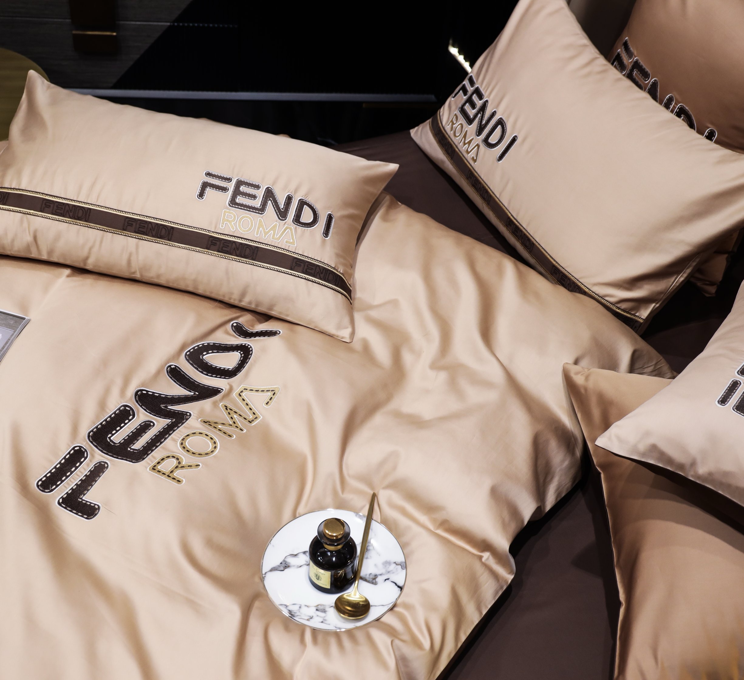 Fendi 펜디 로마 자수 베이지 브라운 침구 4종 세트 7