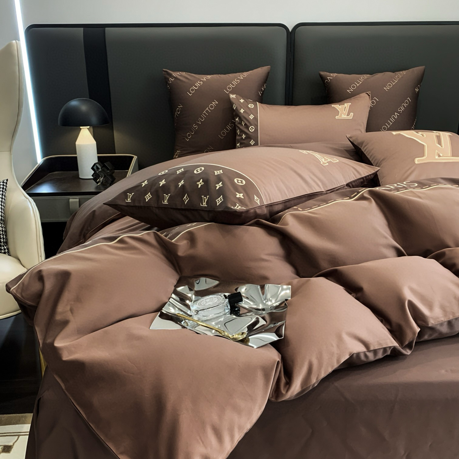 Louis Vuitton 루이비통 브라운 모노그램 침구 4종 세트 5