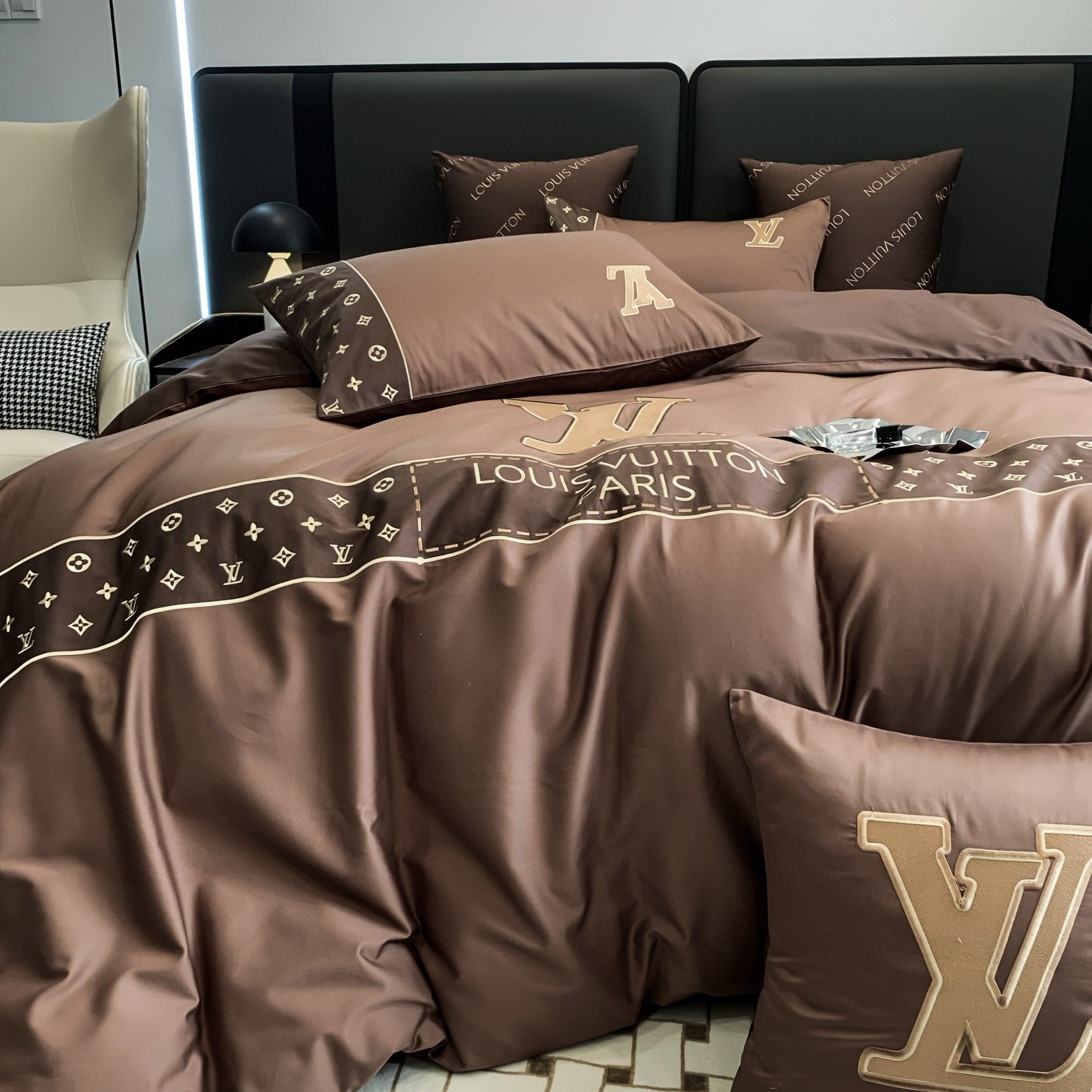 Louis Vuitton 루이비통 브라운 모노그램 침구 4종 세트 6
