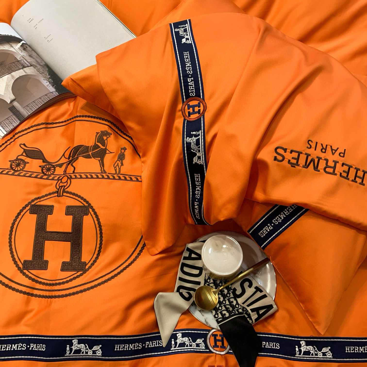 Hermes 에르메스 오렌지 자수 사인 침구 4종 세트 8