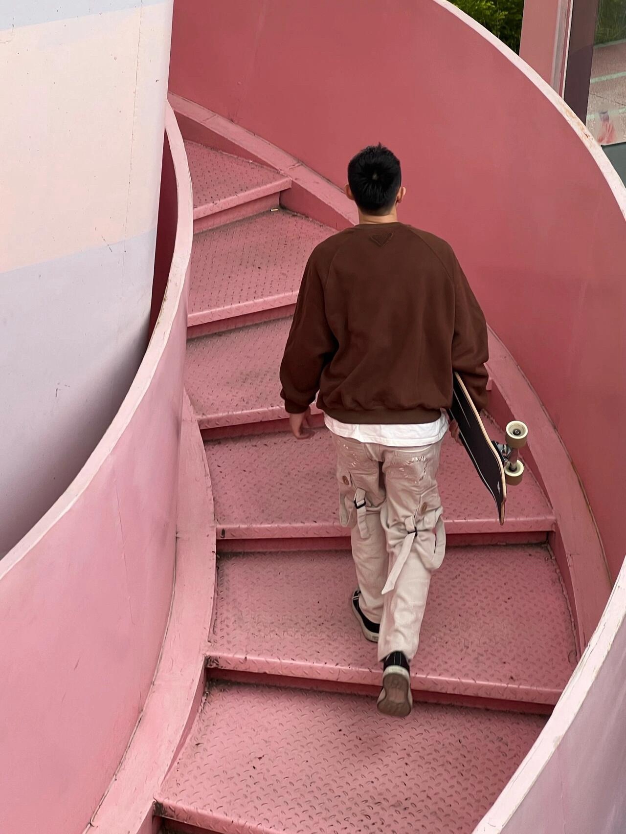 PRADA 프라다 2025FW 브라운 삼각 로고 스웨트셔츠 5