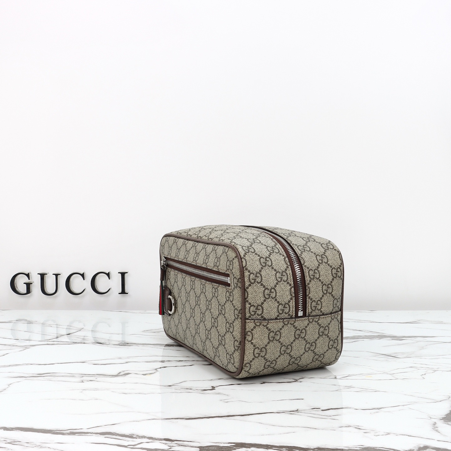 GUCCI 구찌 GG Supreme 클러치백 28.5cm 2