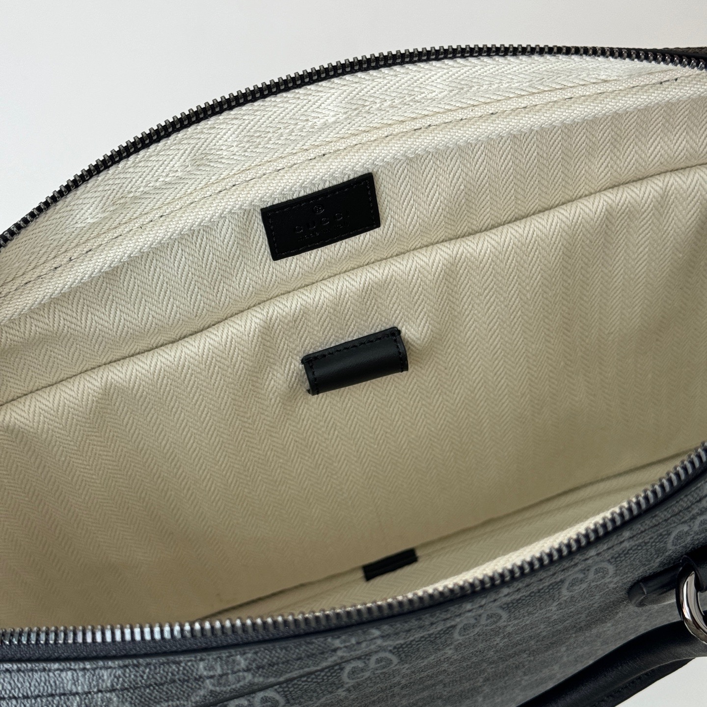 GUCCI 구찌 GG 엠블럼 중형 서류가방 40cm 16