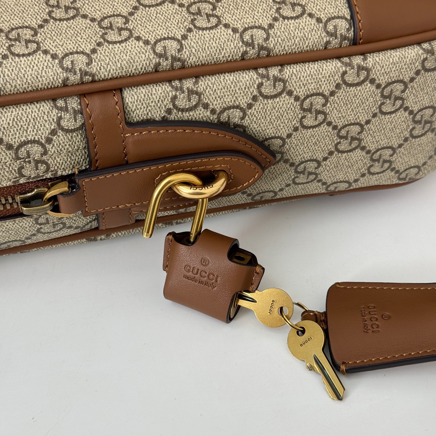 GUCCI 구찌 GG 엠블럼 서류가방 40cm 18