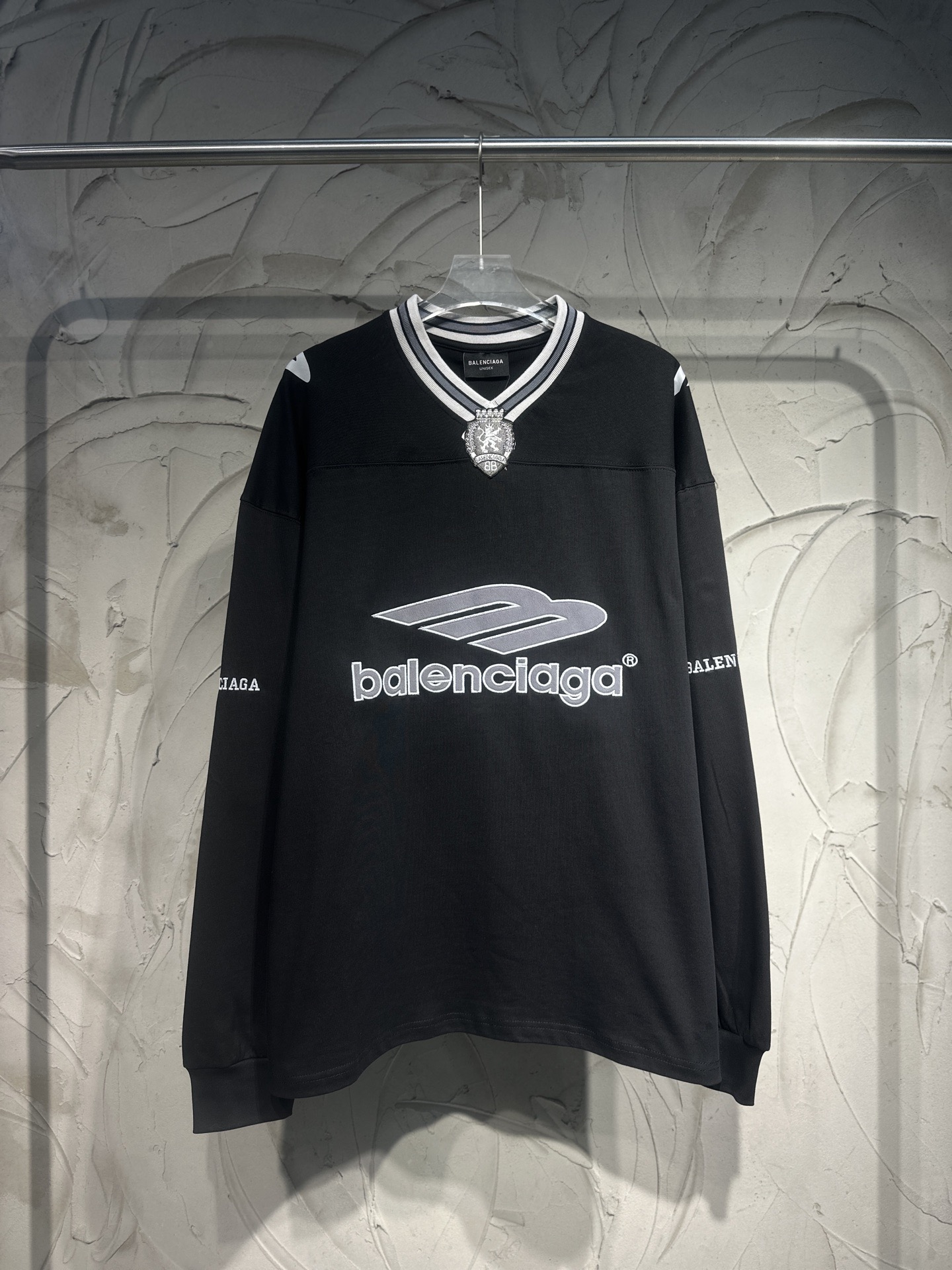 BALENCIAGA 발렌시아가 SS2025 풋볼 스타일 긴팔 티셔츠 1