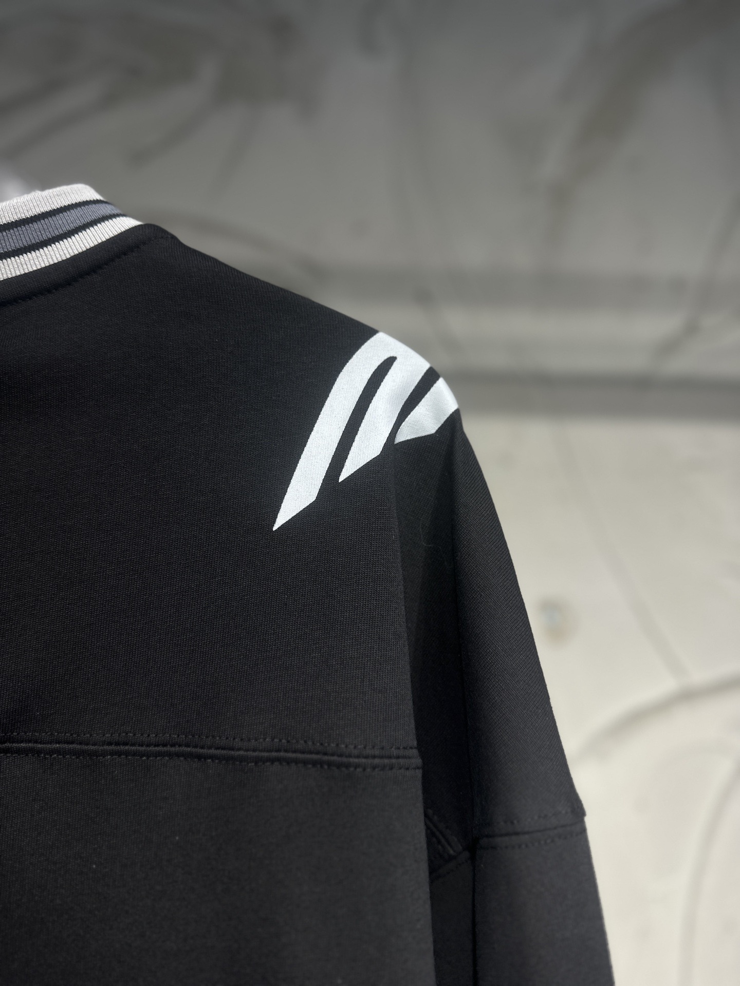 BALENCIAGA 발렌시아가 SS2025 풋볼 스타일 긴팔 티셔츠 9