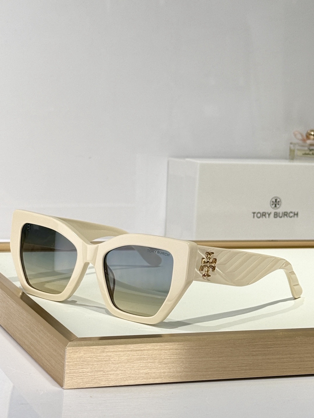 TORY BURCH 토리버치 로고 플레이트 스퀘어 선글라스 7