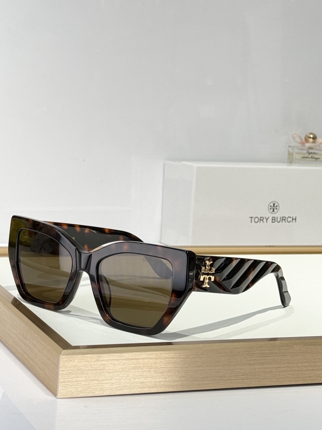 TORY BURCH 토리버치 로고 플레이트 스퀘어 선글라스 10